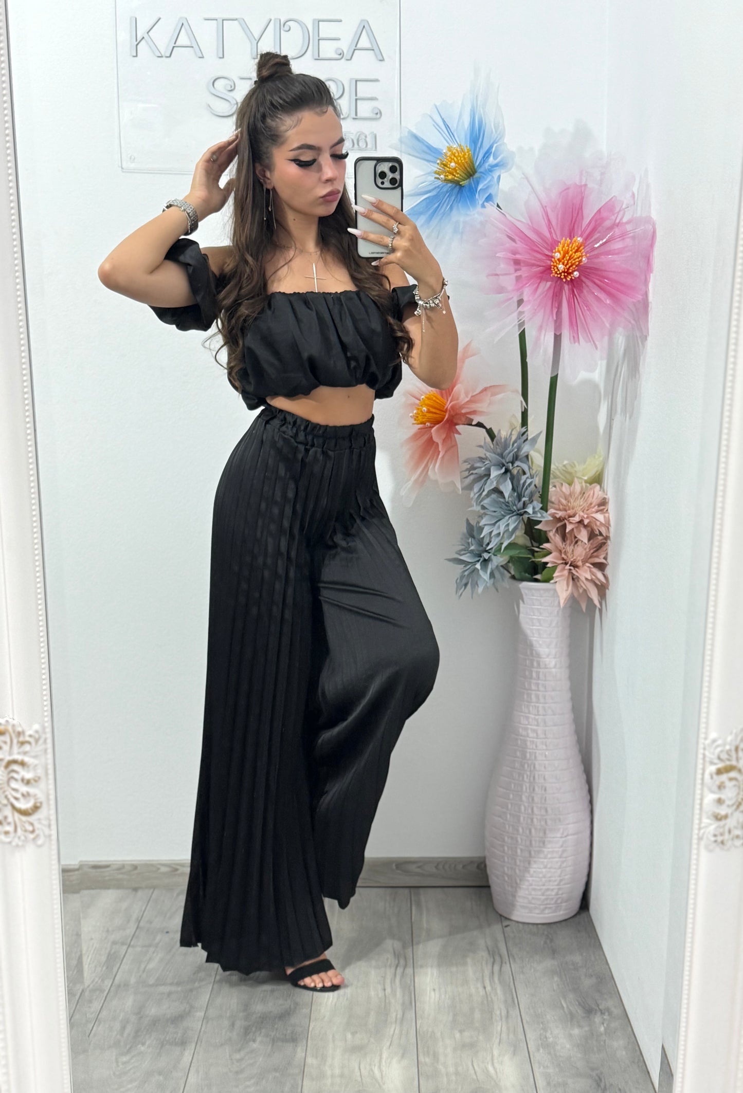 Compleu cu pantaloni plisați satinat negru Larissa