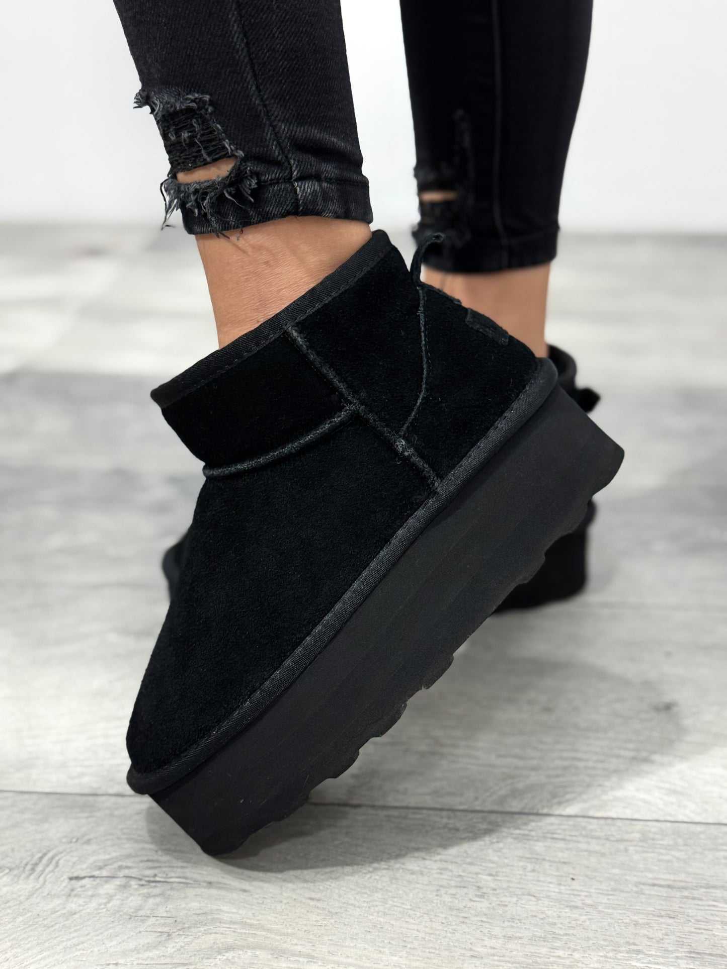 UGG din piele naturală negri ELSA