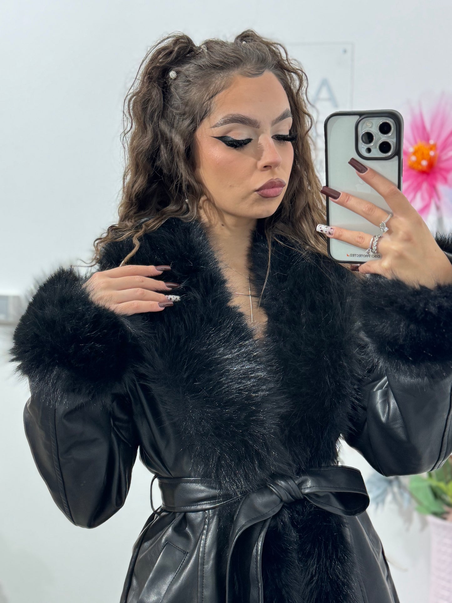 Geacă din piele ecologică și blană neagră Wanda