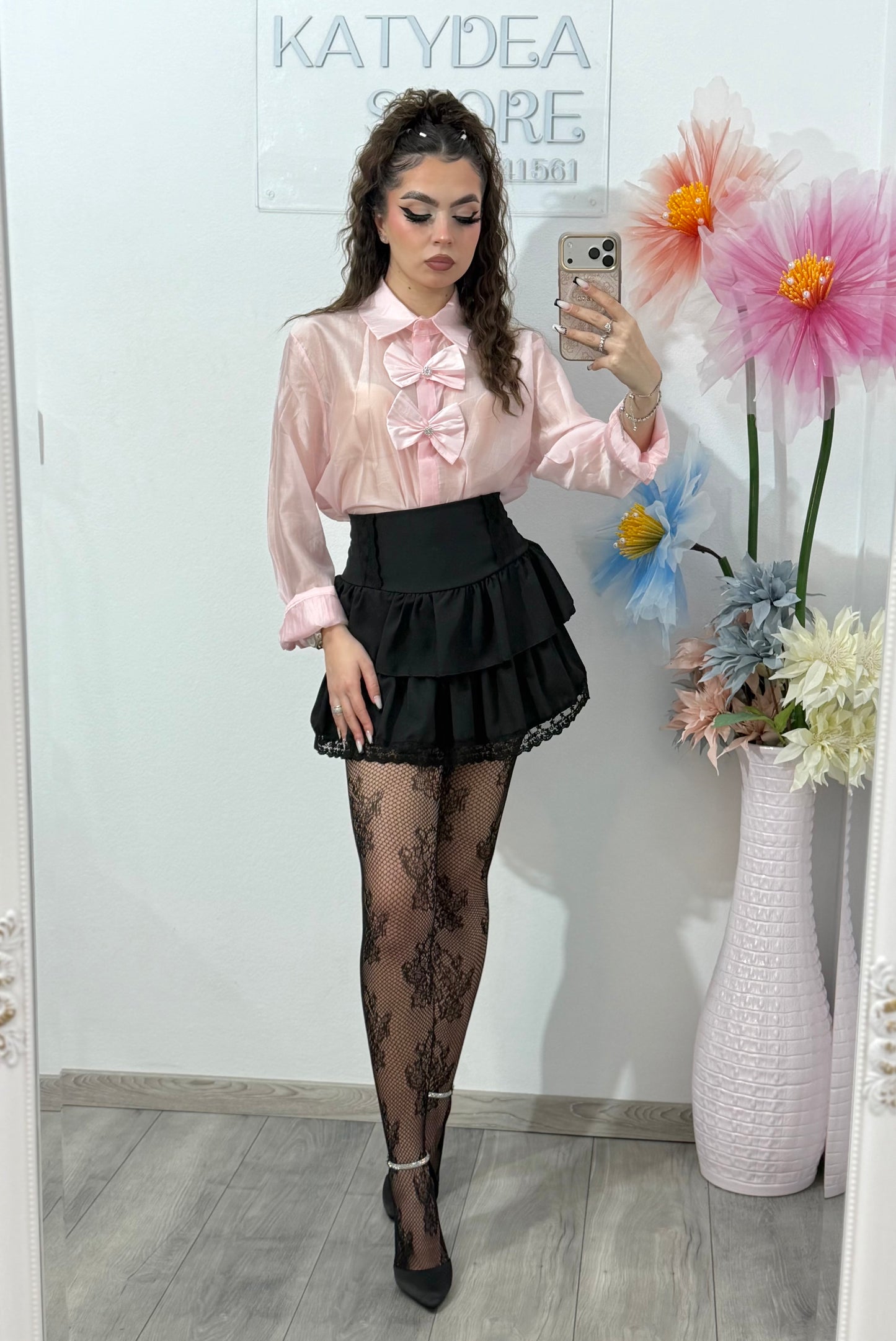 Cămașă elegantă roz satinată, cu funde decorative – stil feminin și rafinat