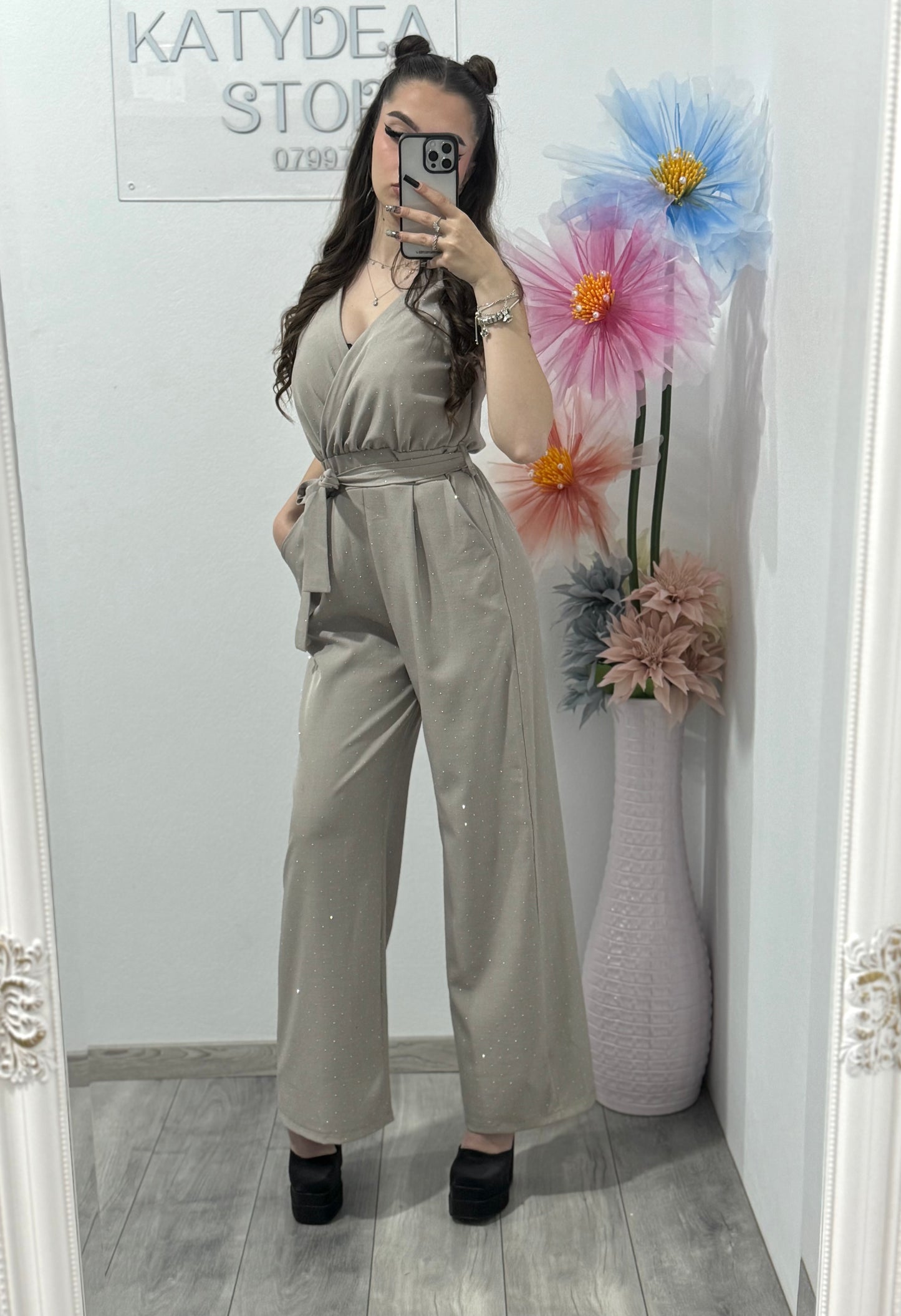 Salopetă elegantă cu cristale ștanțate bej Annabelle
