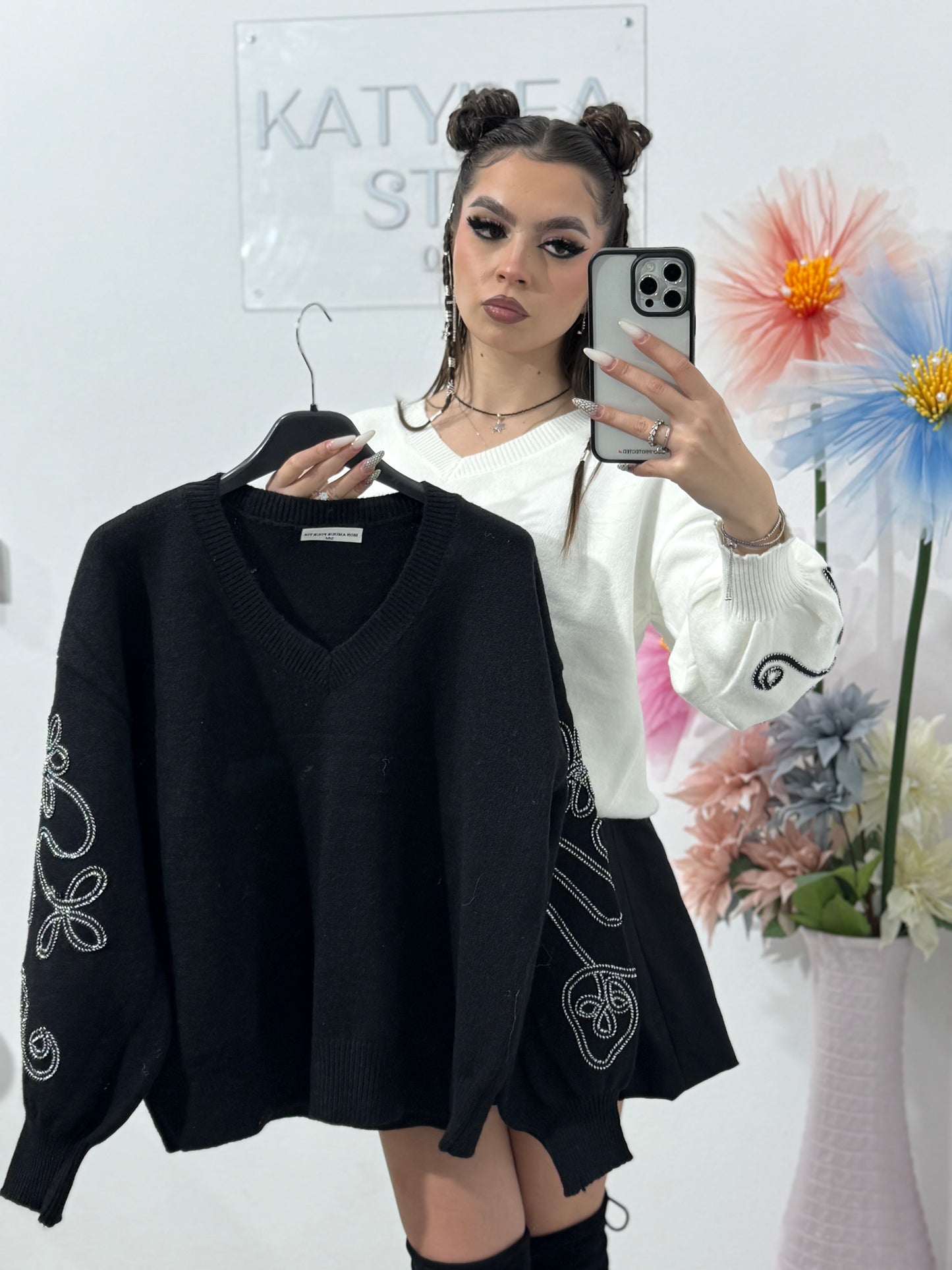 Pulover cu detalii argintii GYA