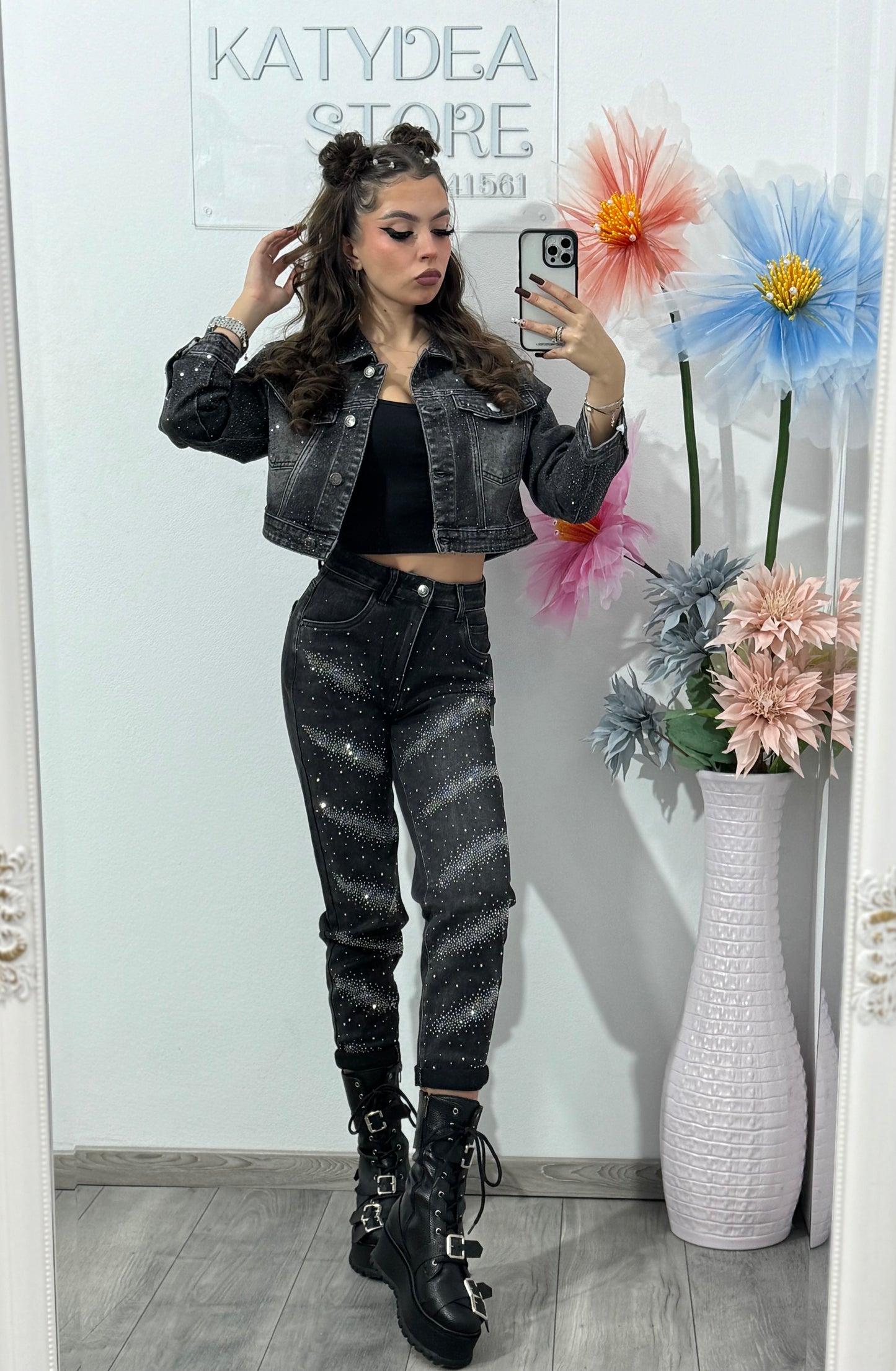 Jeans Baggy Fit gri cu cristale ștanțate Tamarra