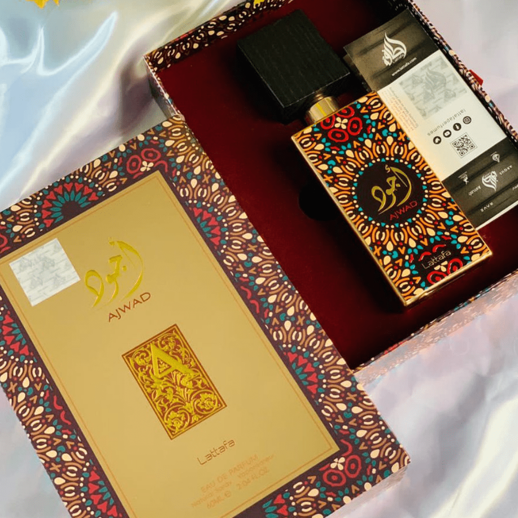 Apa de Parfum Ajwad, Lattafa, Femei - 60ml
