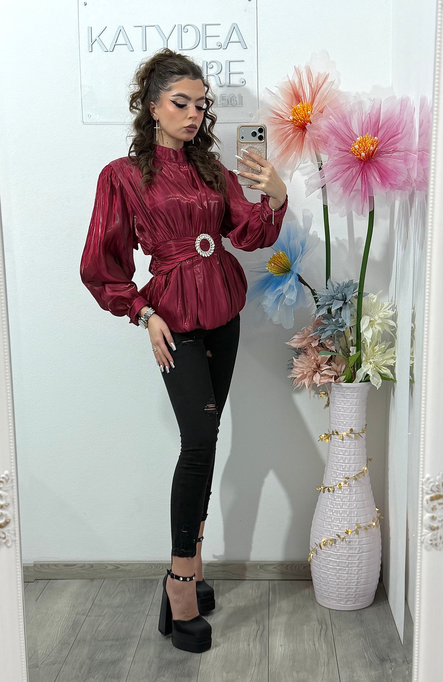 Cămașă elegantă din satin pentru femei, cu mâneci lungi și talie marcată BURGUNY