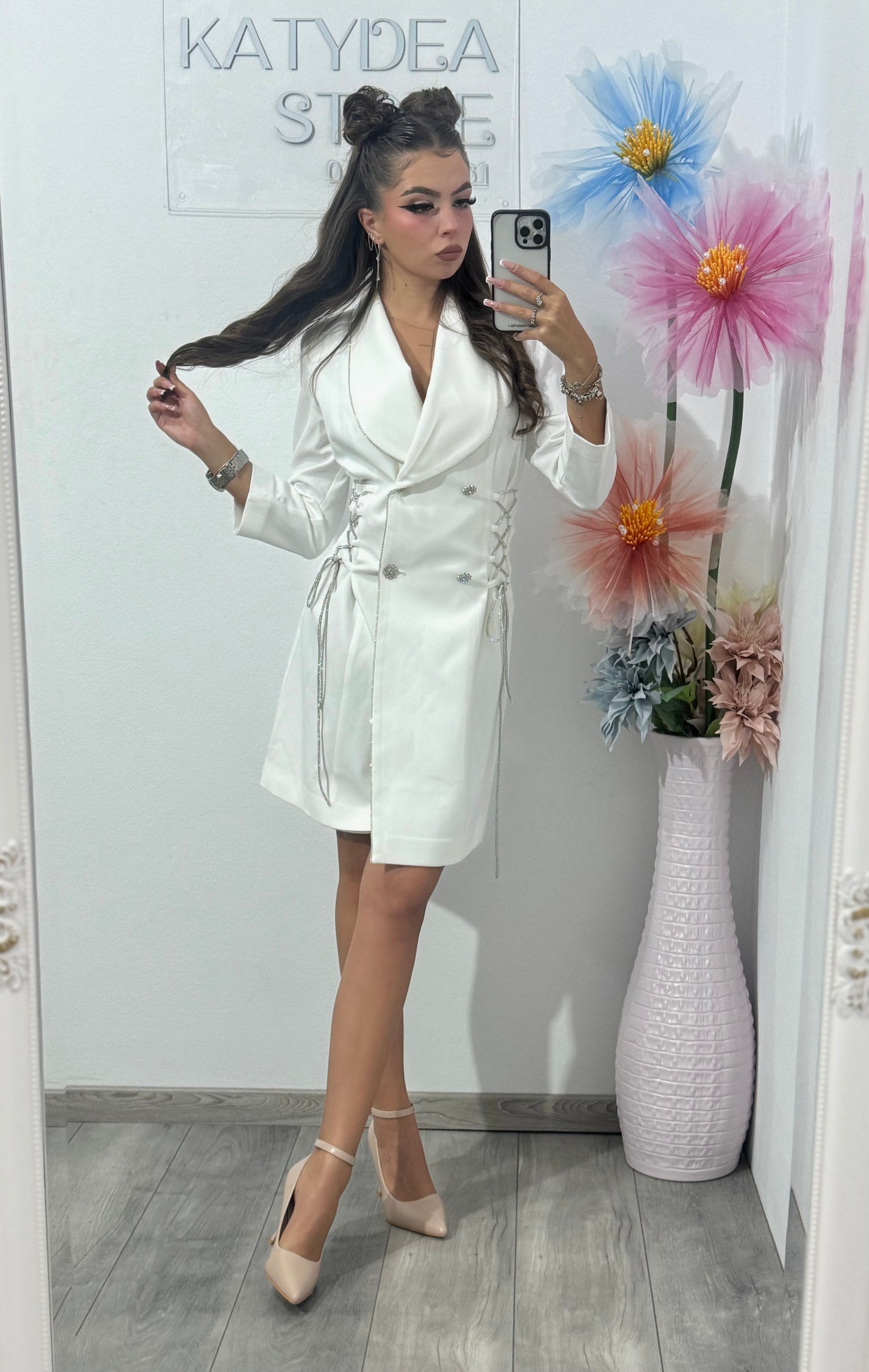 Rochie tip sacou alba cu accesoriu în talie Carla