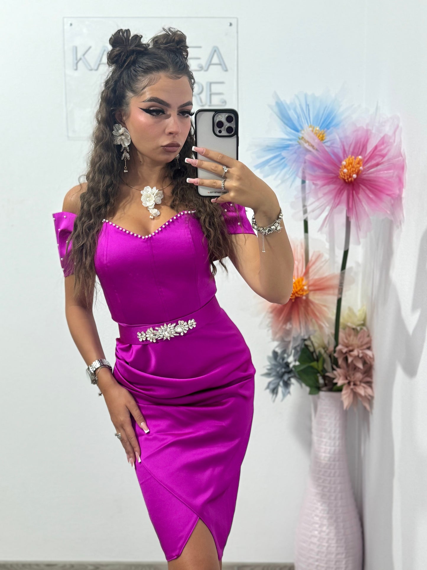 Rochie scurtă din tafta cu perle fucsia Nicolle