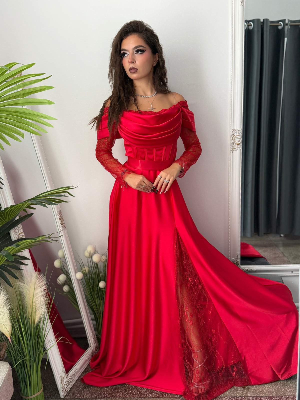 Rochie elegantă roșie tip prințesă LUXURY