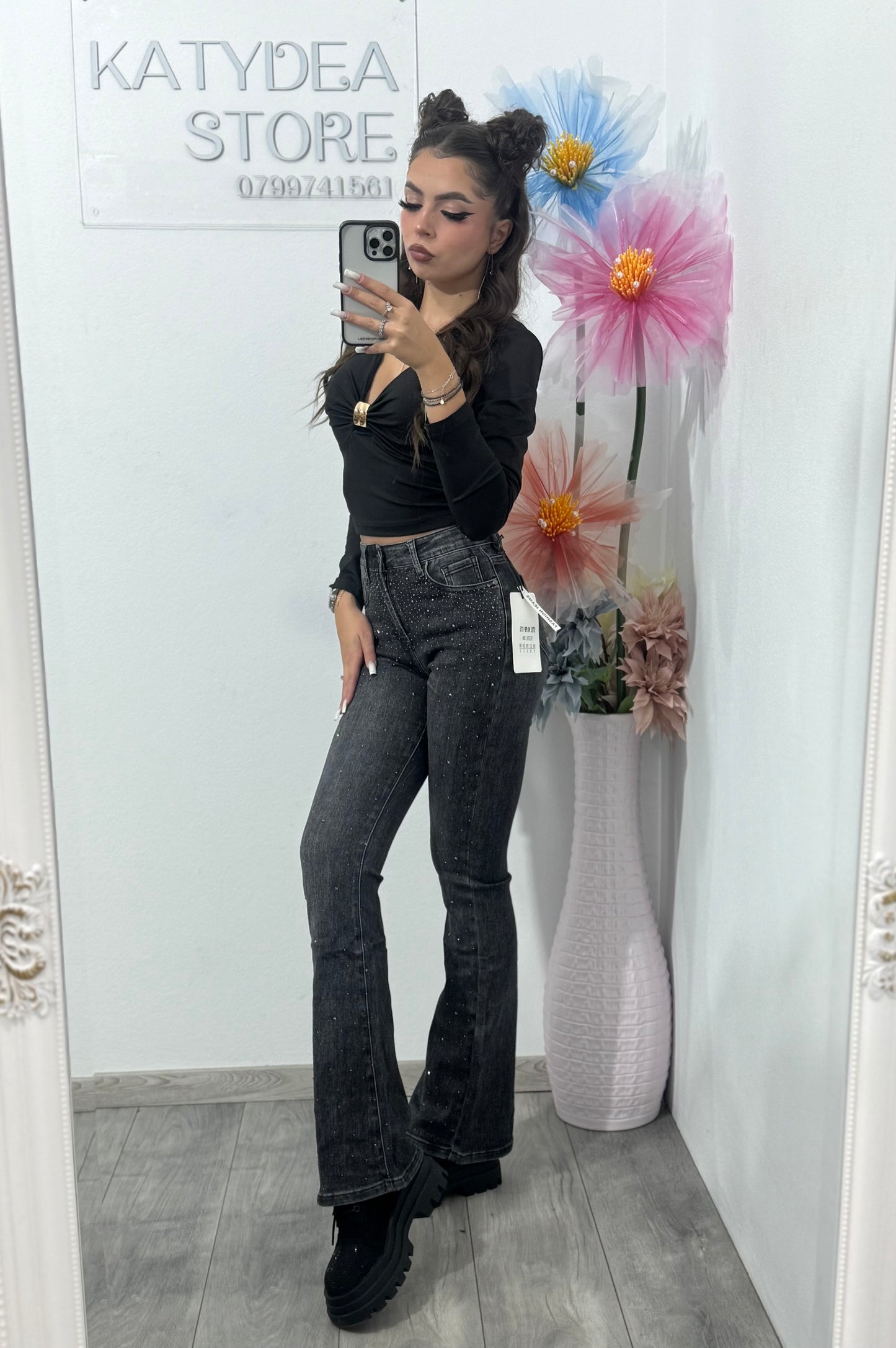 Jeans evazați gri cu cristale ștanțate Laura