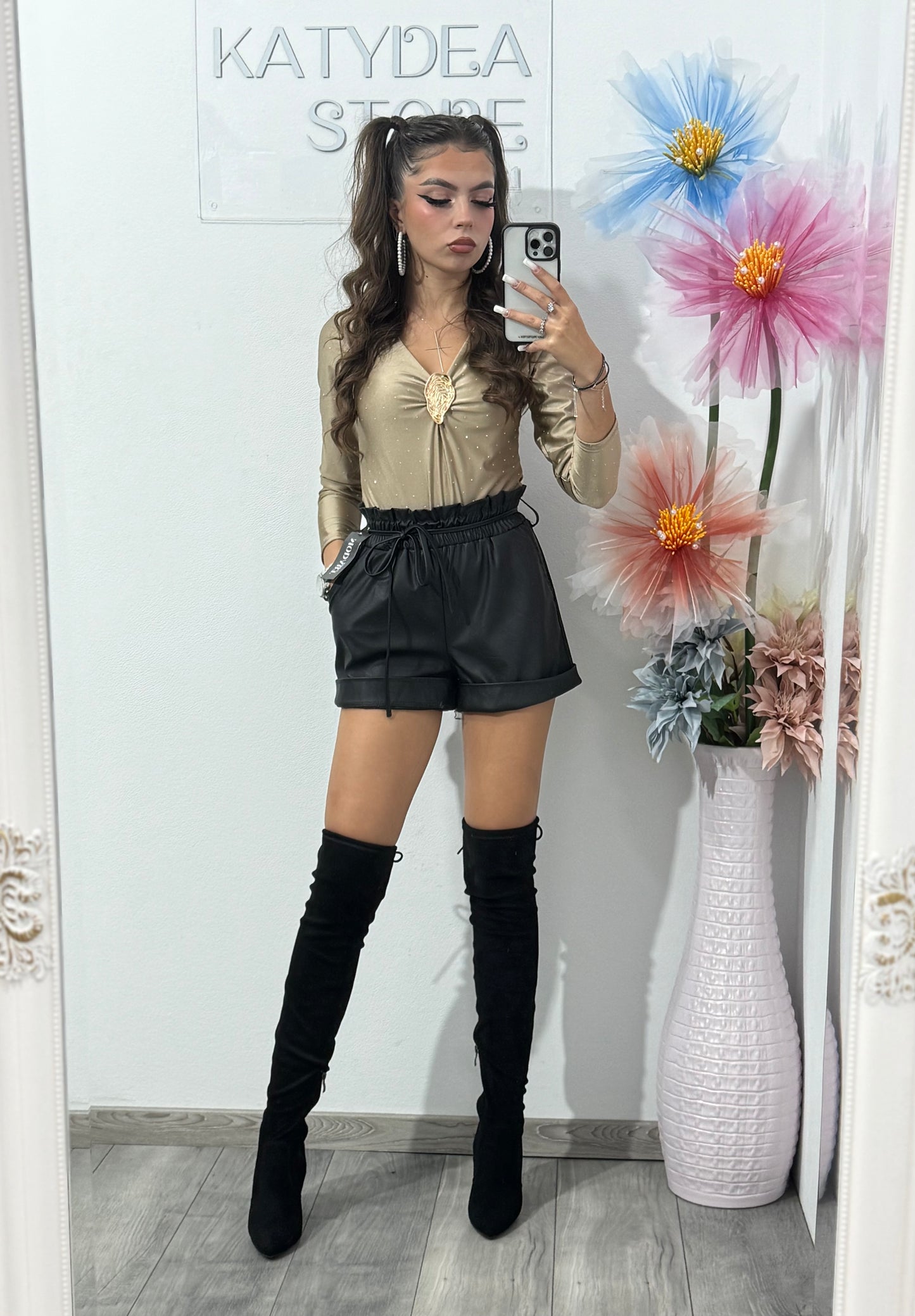 Body elegant cu cristale ștanțate și broșă Denisa