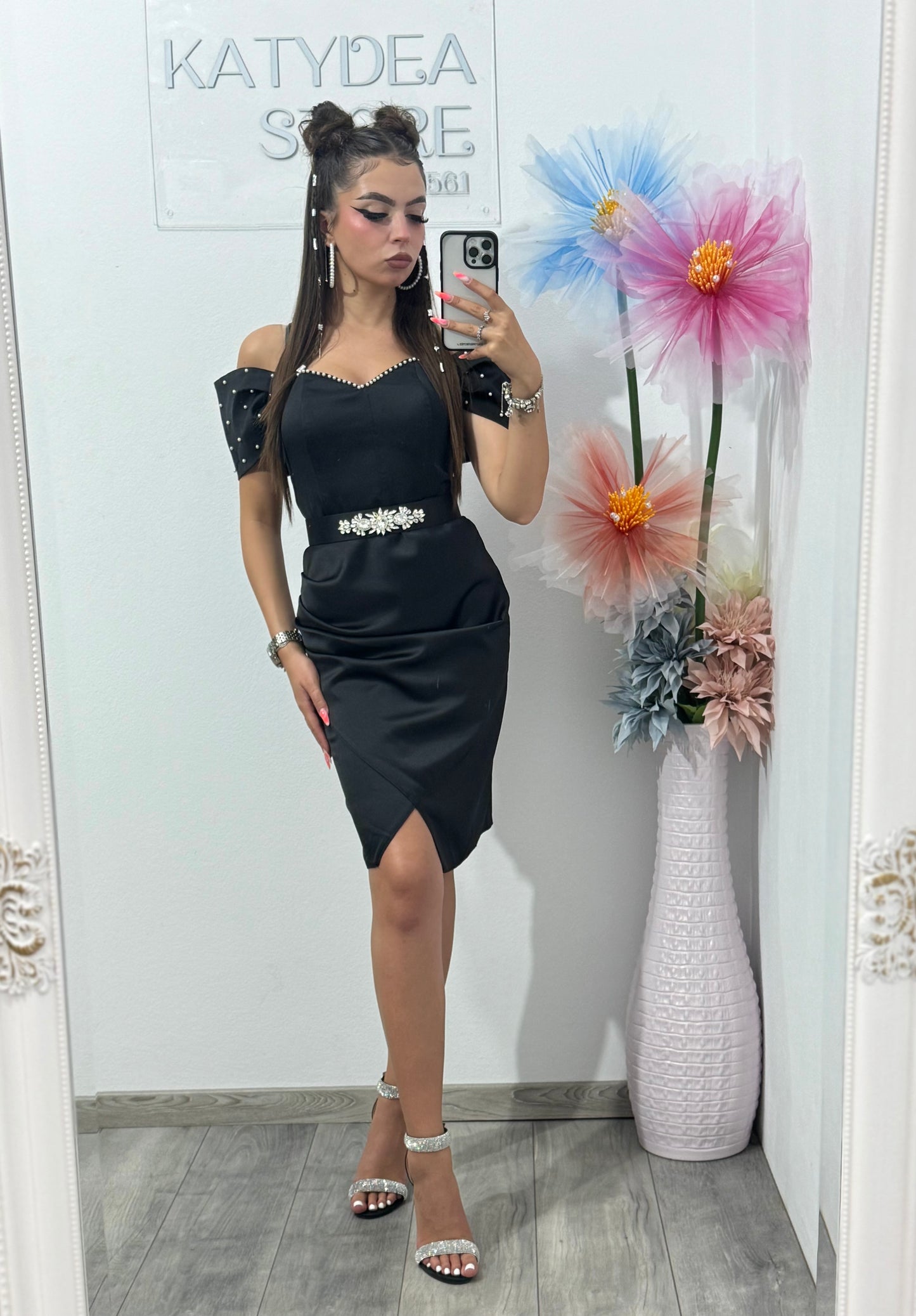 Rochie scurtă din tafta cu perle neagră Nicolle