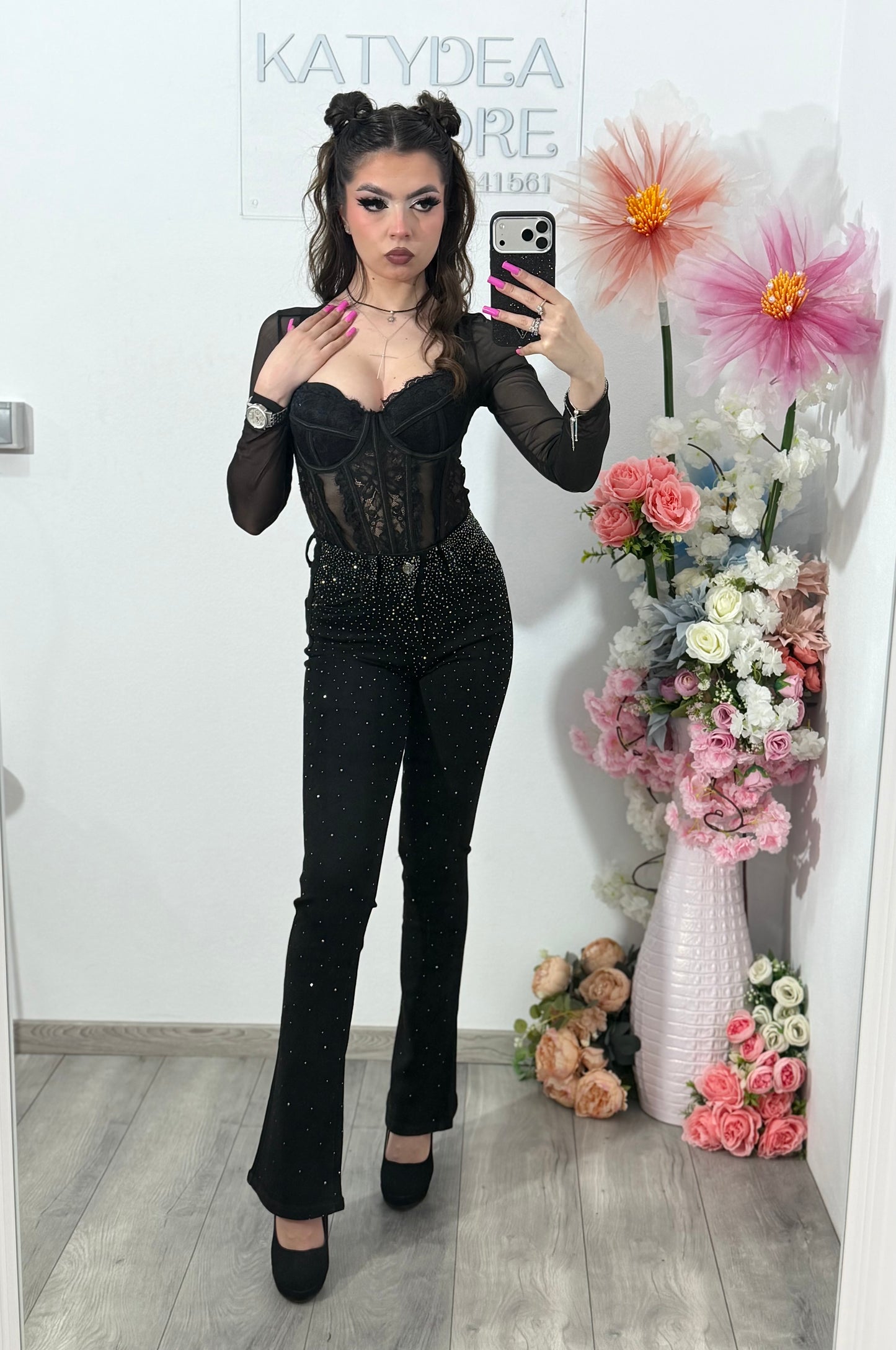Jeans evazați negri cu cristale ștanțate RALUKA
