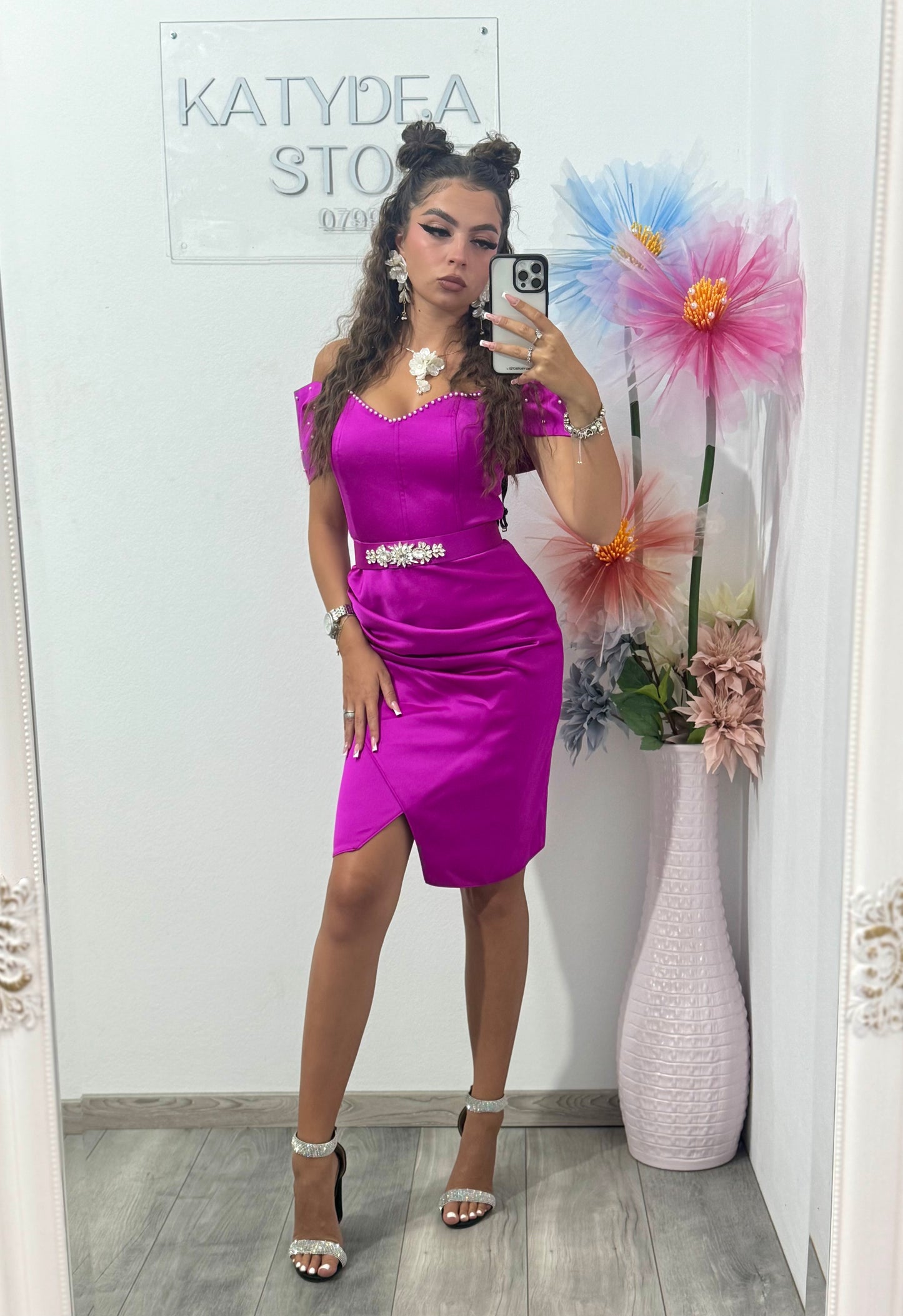 Rochie scurtă din tafta cu perle fucsia Nicolle