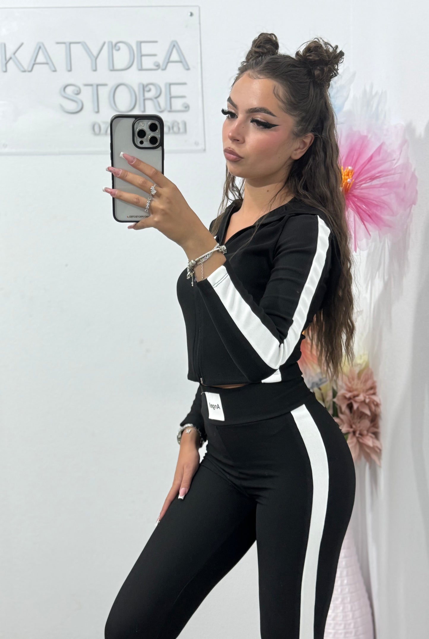 Compleu Angel negru