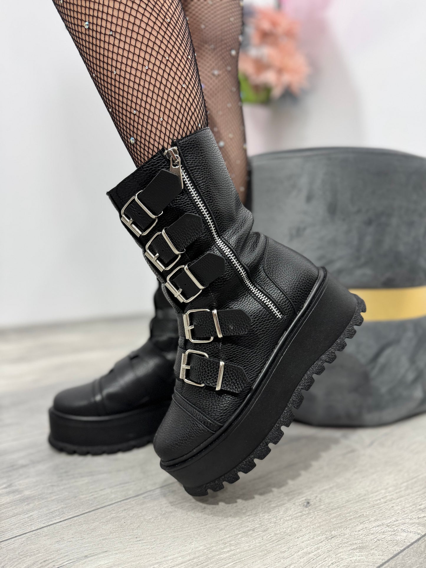 Bocanci cu talpă groasă și catarame ZONIA