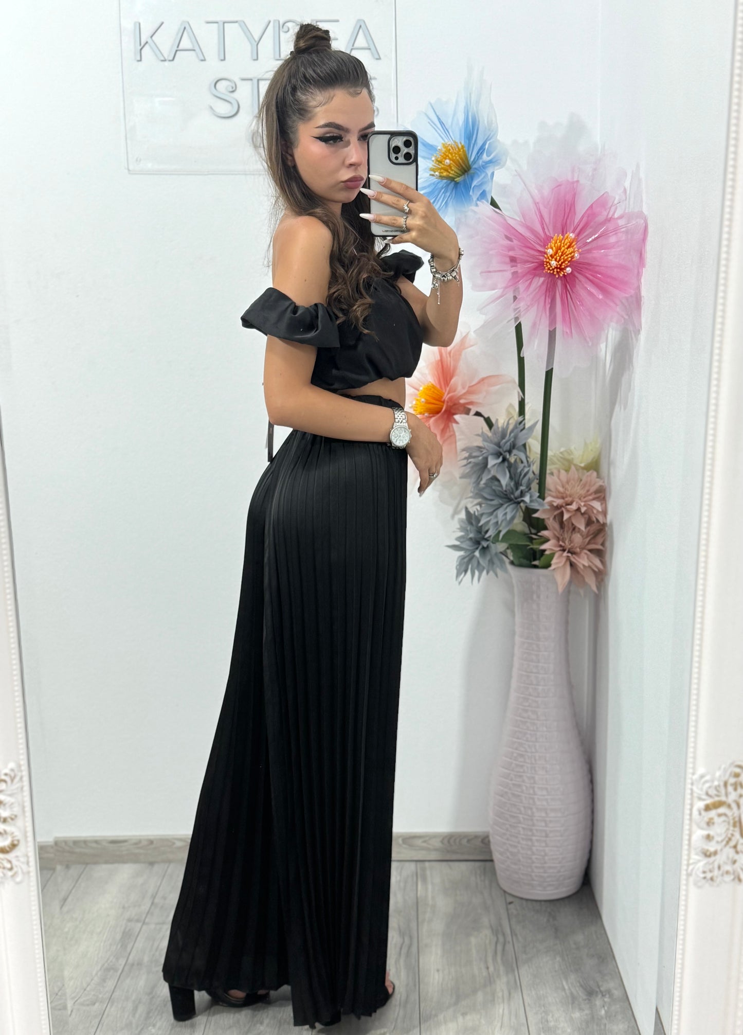 Compleu cu pantaloni plisați satinat negru Larissa