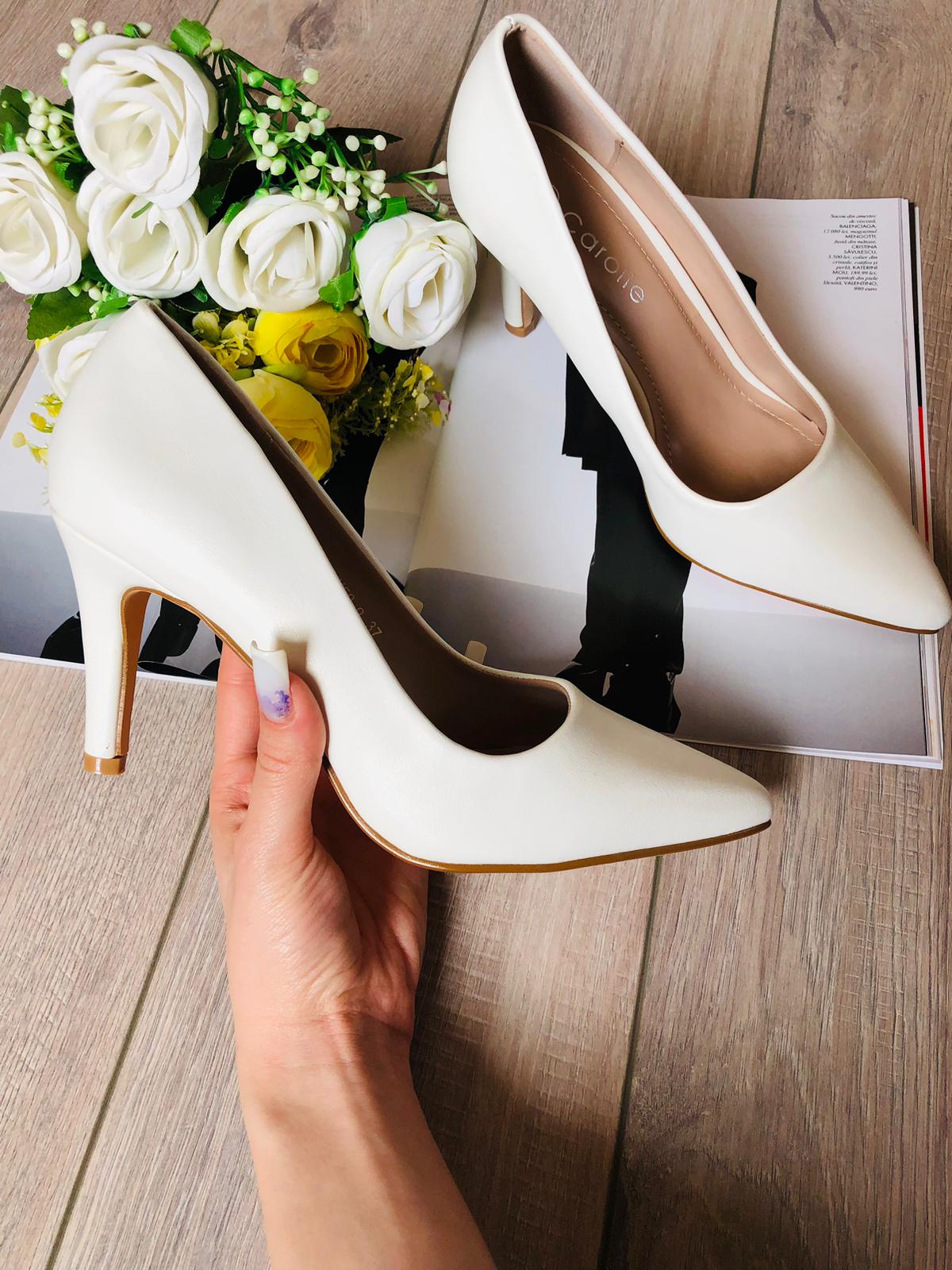 Pantofi stiletto albi