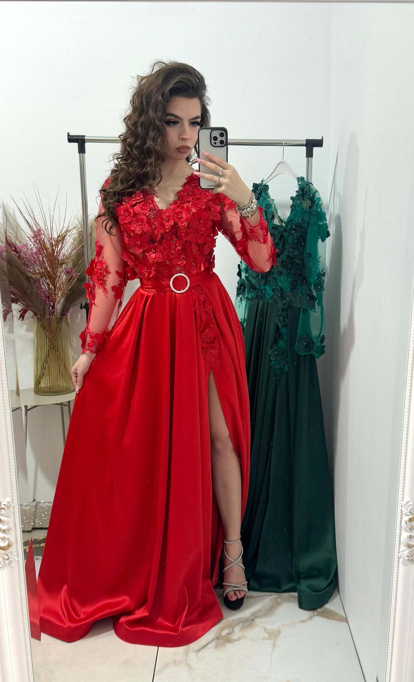 Rochie lunga rosie Adelinne cu dantela 3D