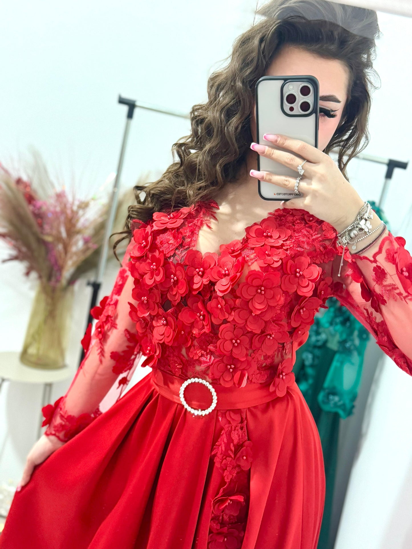 Rochie lunga rosie Adelinne cu dantela 3D