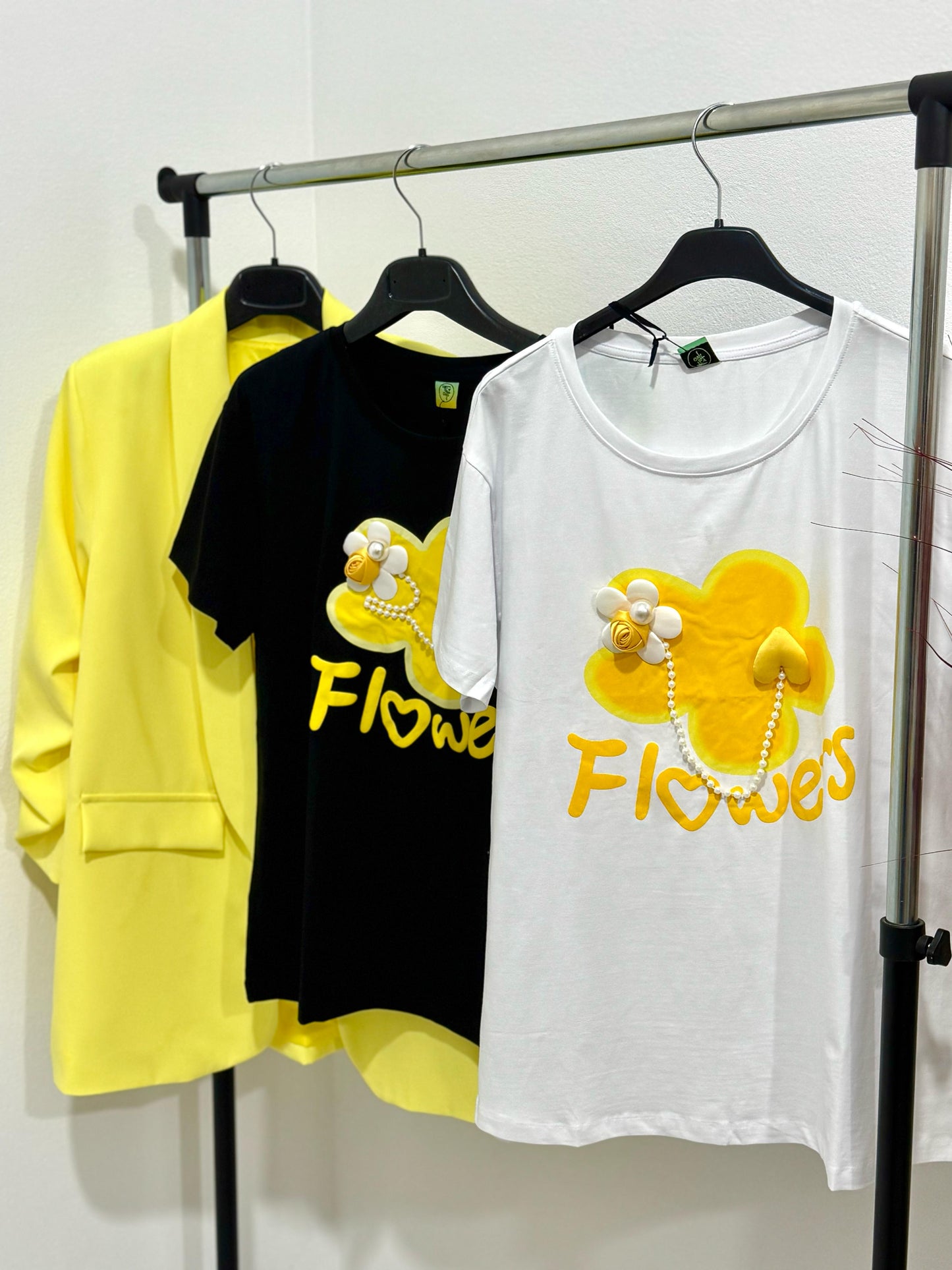 Tricou cu floare galbena Paula