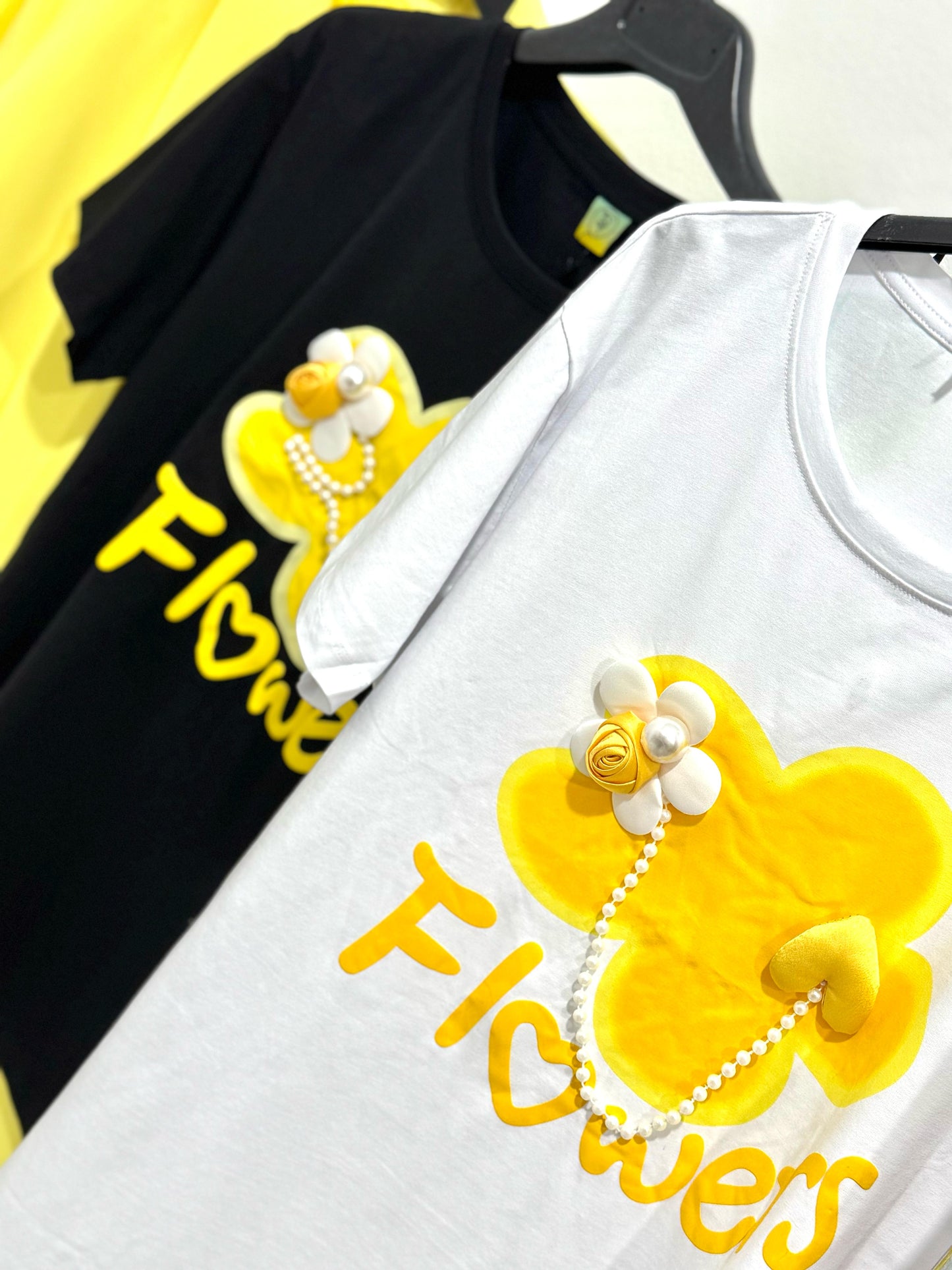 Tricou cu floare galbena Paula