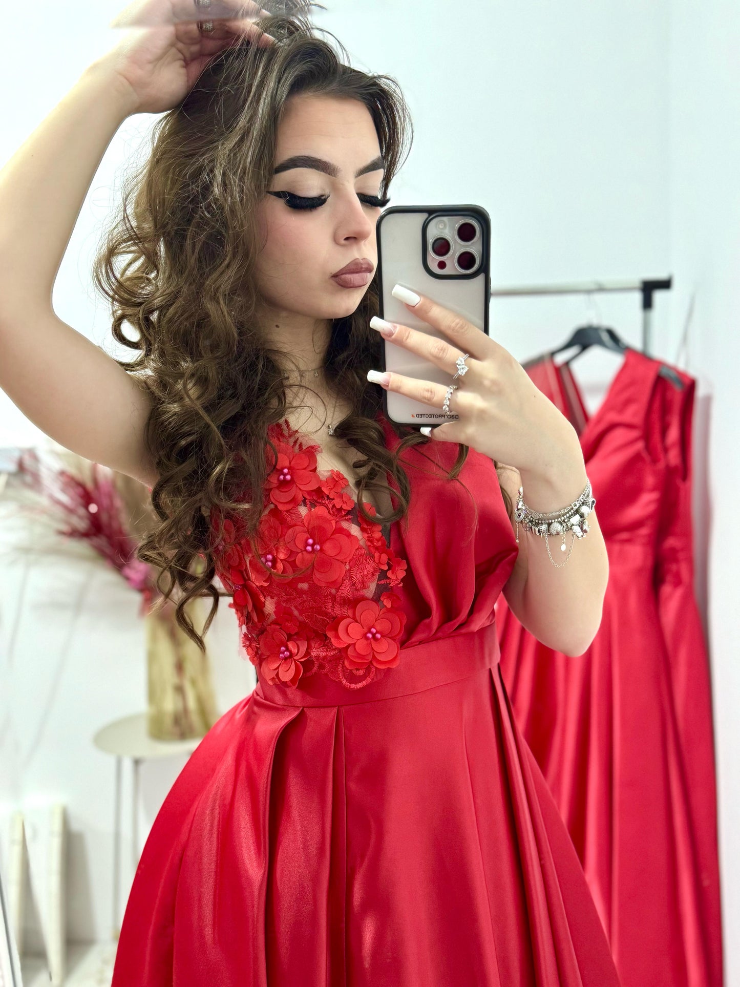 Rochie lunga rosie cu dantela 3D Adette