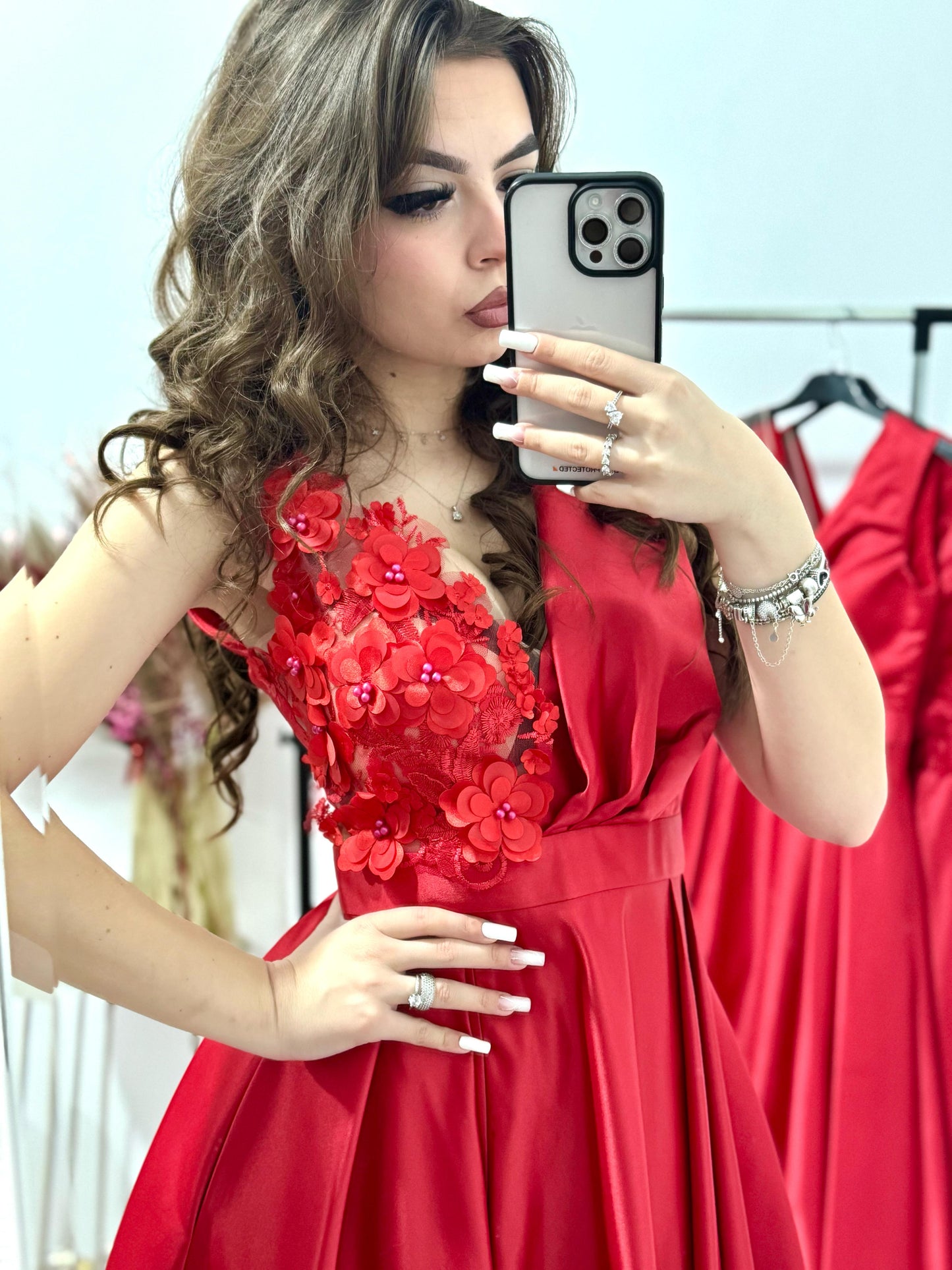 Rochie lunga rosie cu dantela 3D Adette