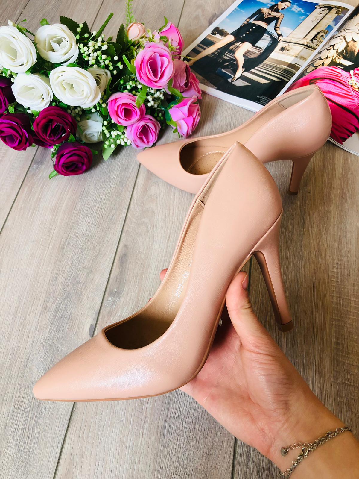 Pantof stiletto bej