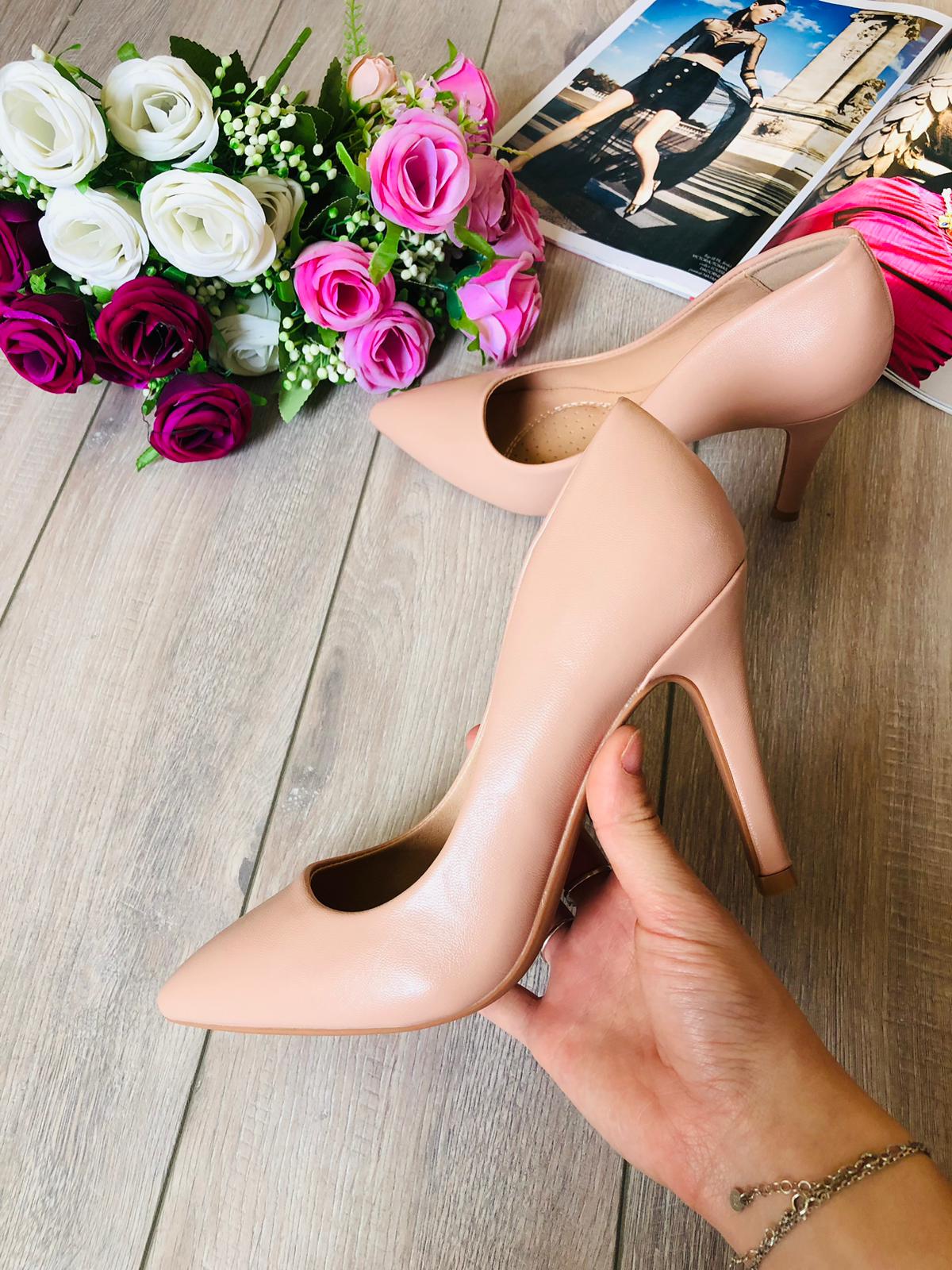 Pantof stiletto bej