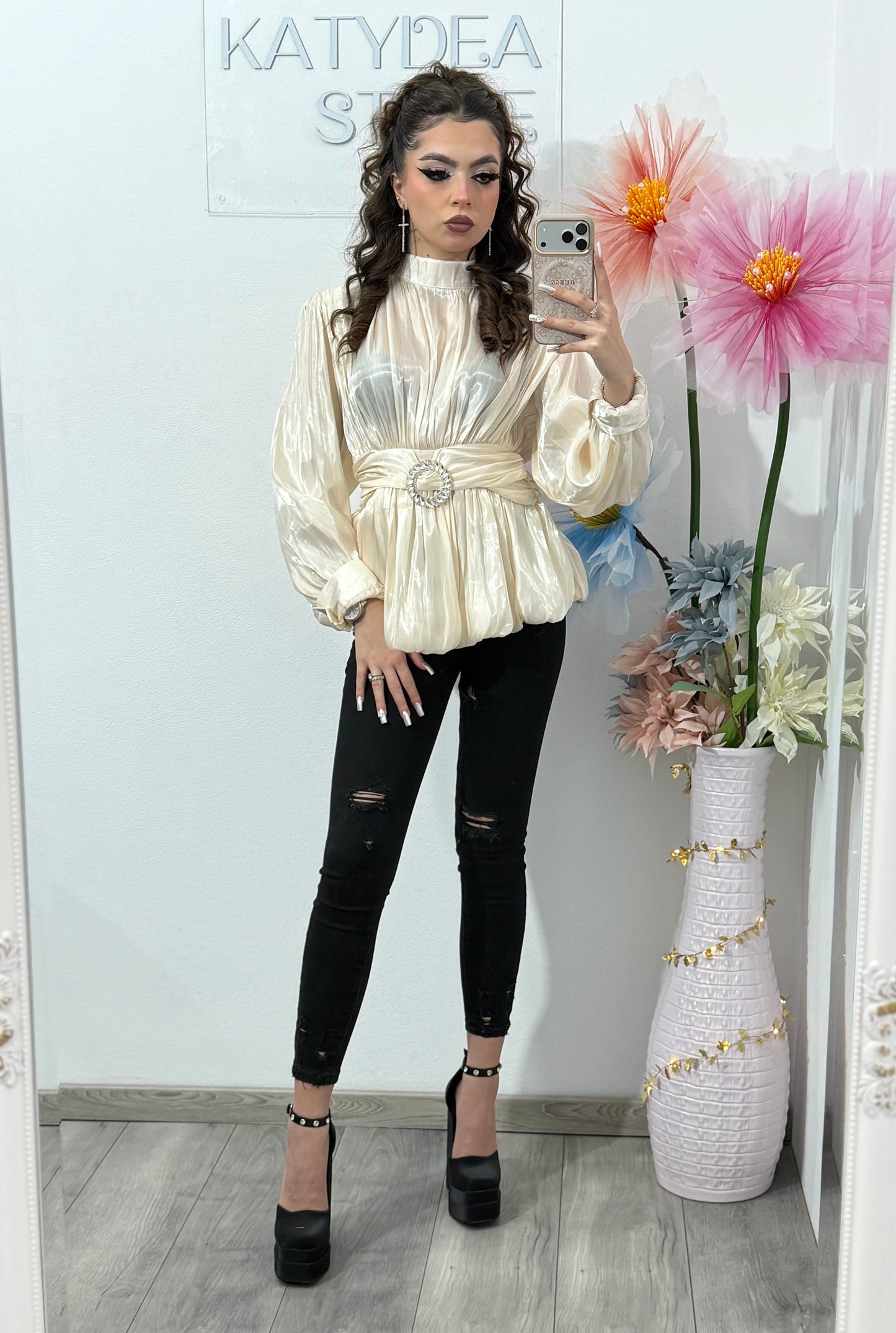 Cămașă elegantă din satin pentru femei, cu mâneci lungi și talie marcată BEIGE