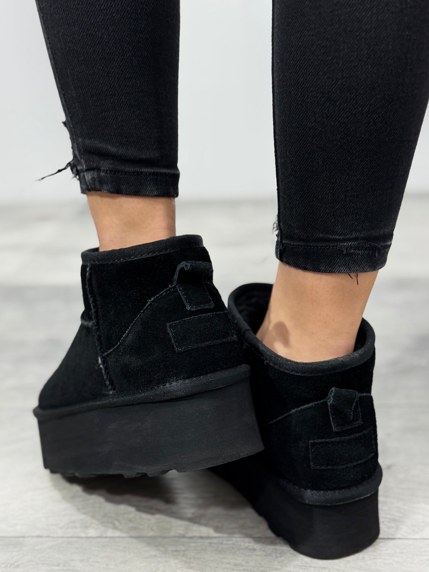 UGG din piele naturală negri ELSA