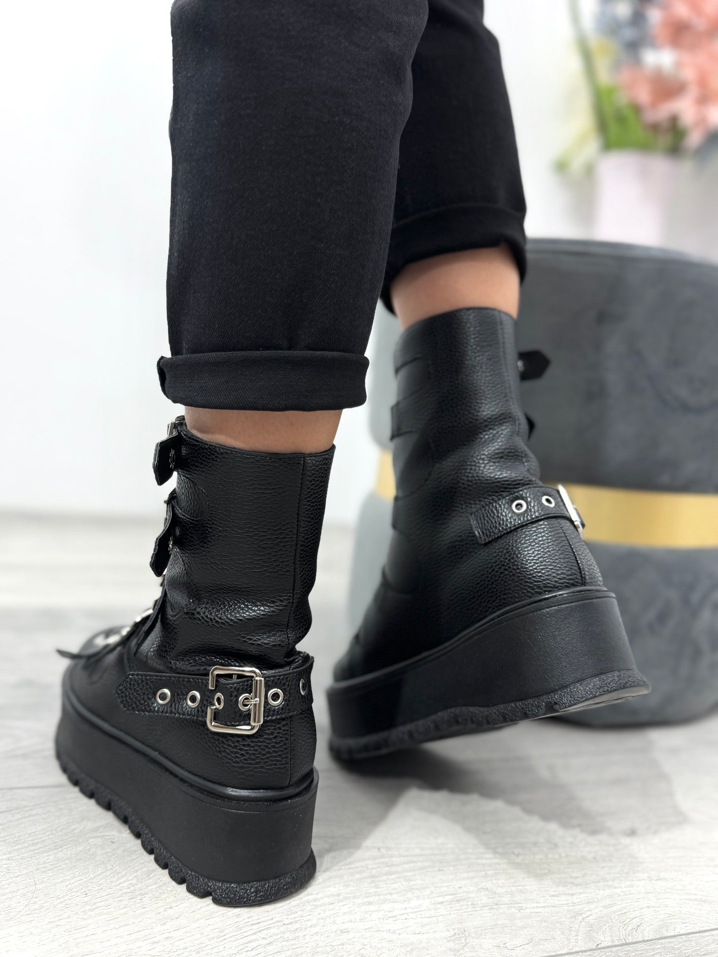 Bocanci negri cu catarame și talpă groasă DENISSE