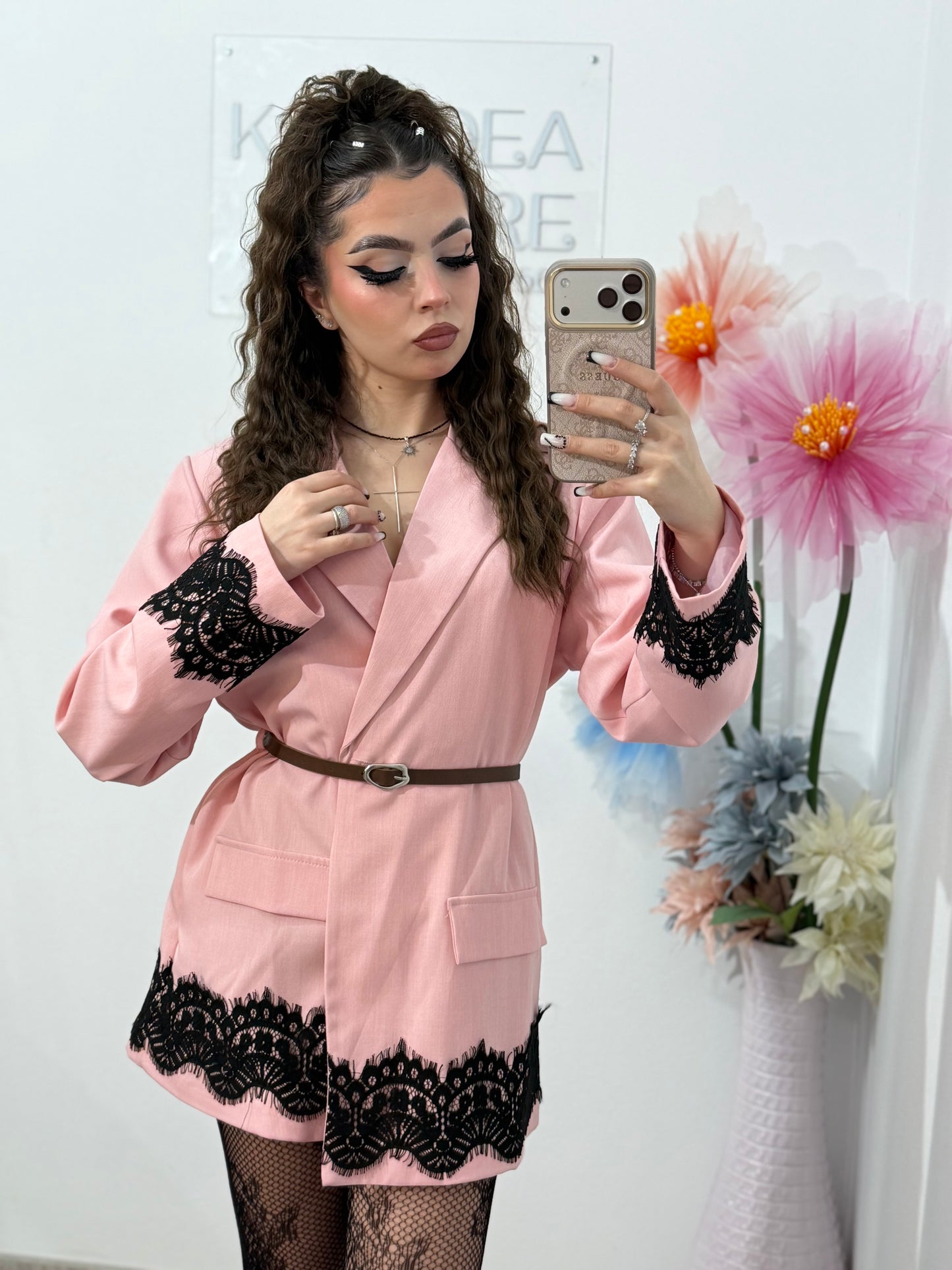 Sacou elegant cu dantelă neagră , roz pudră SORINA