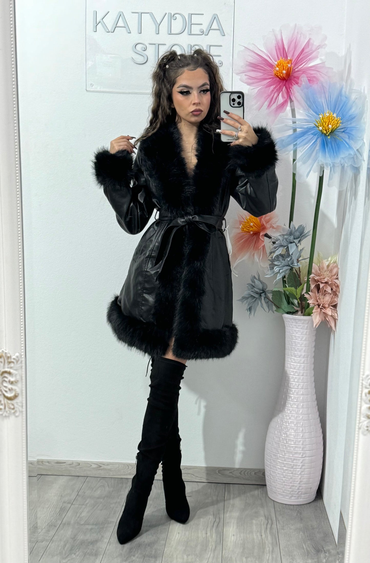 Geacă din piele ecologică și blană neagră Wanda