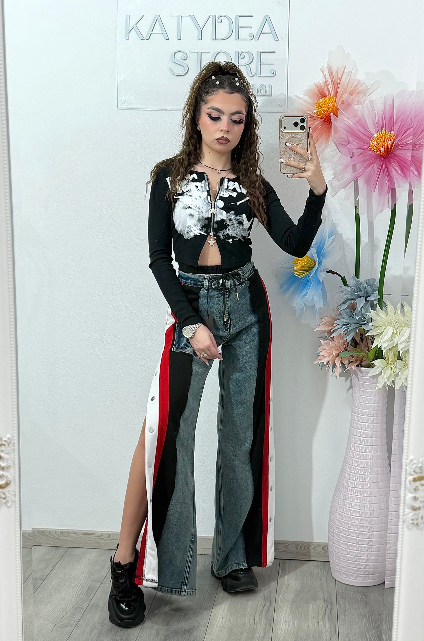 Pantaloni damă cu design sport-chic și capse laterale