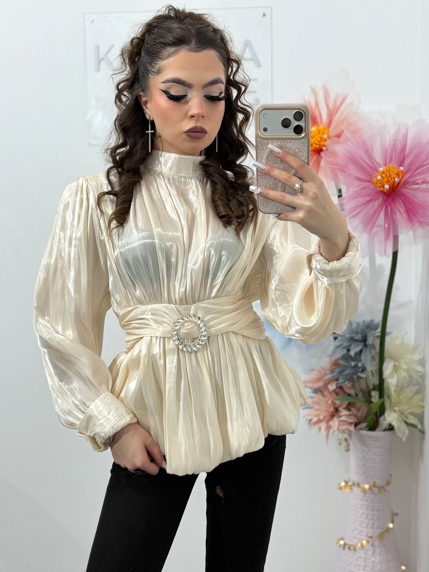 Cămașă elegantă din satin pentru femei, cu mâneci lungi și talie marcată BEIGE