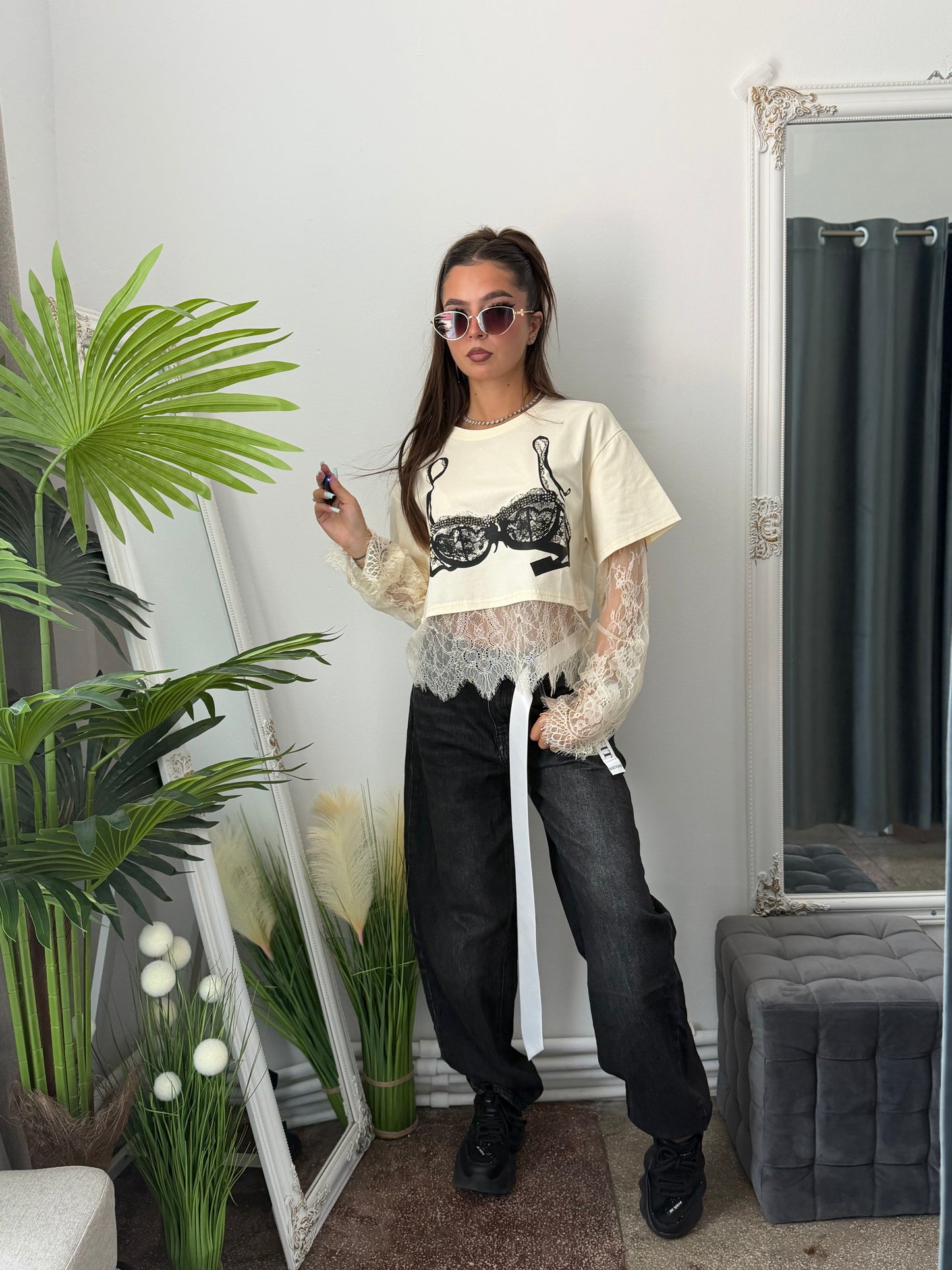 Tricou accesorizat cu dantelă bej TARRA