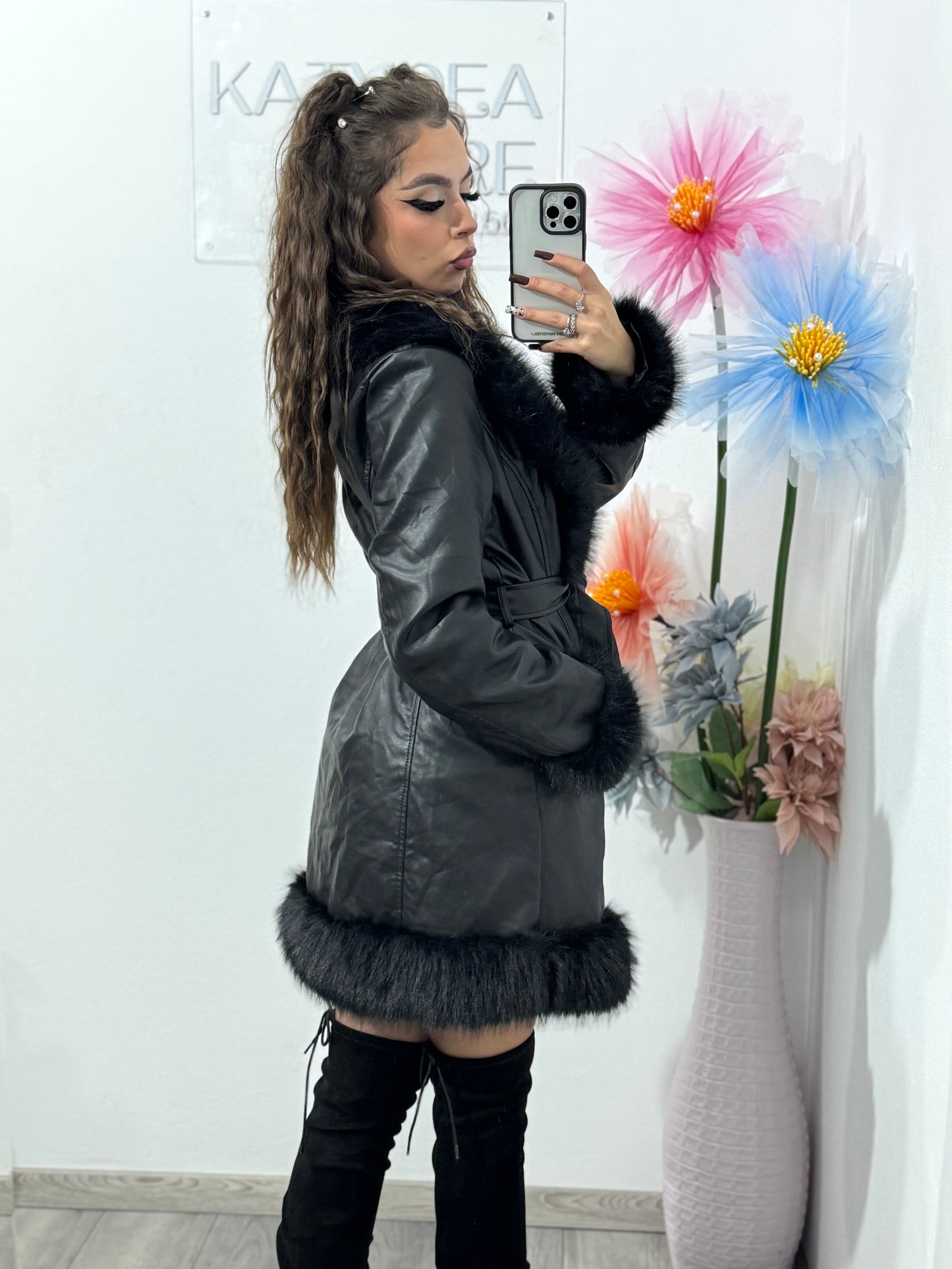 Geacă din piele ecologică și blană neagră Wanda