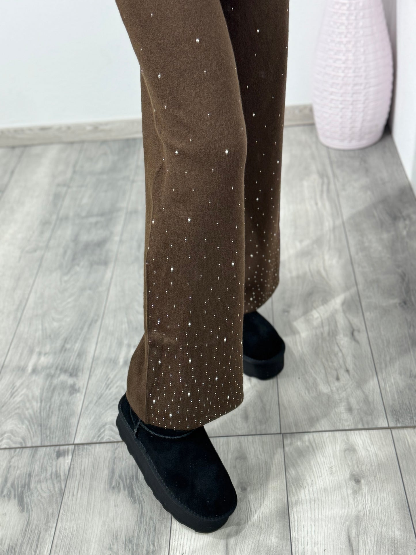 Pantaloni evazați din tricot cu cristale ștanțate Marina