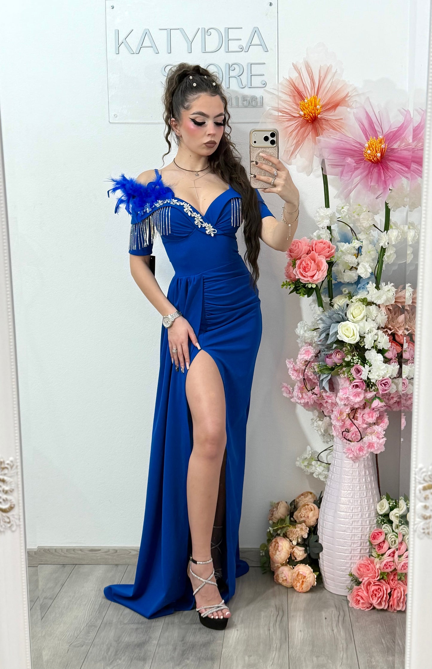 Rochie elegantă off-shoulder cu slit și detalii luxury albastra