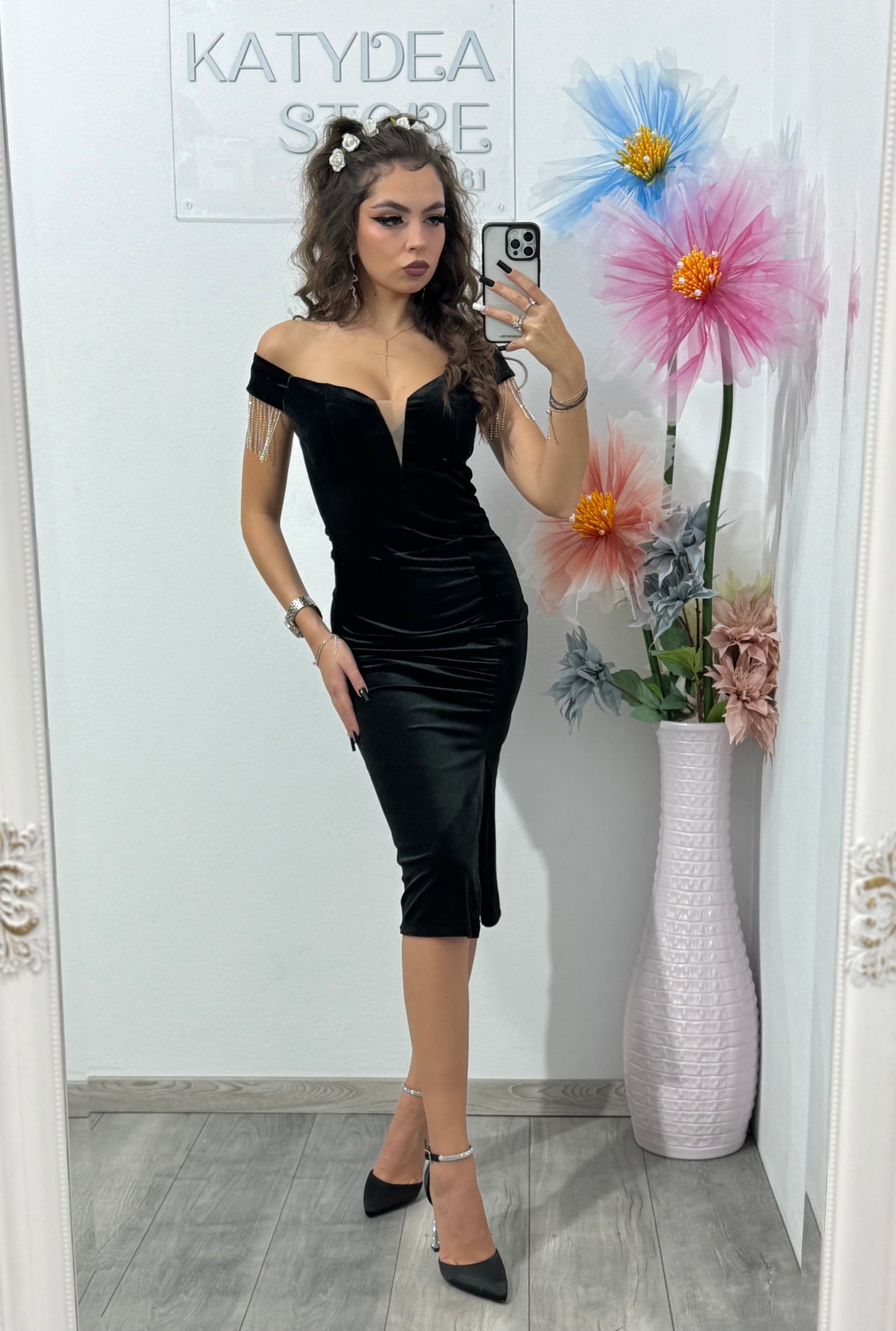 Rochie elegantă neagra din catifea, cu umeri goi și despicătură pe picior Lolita