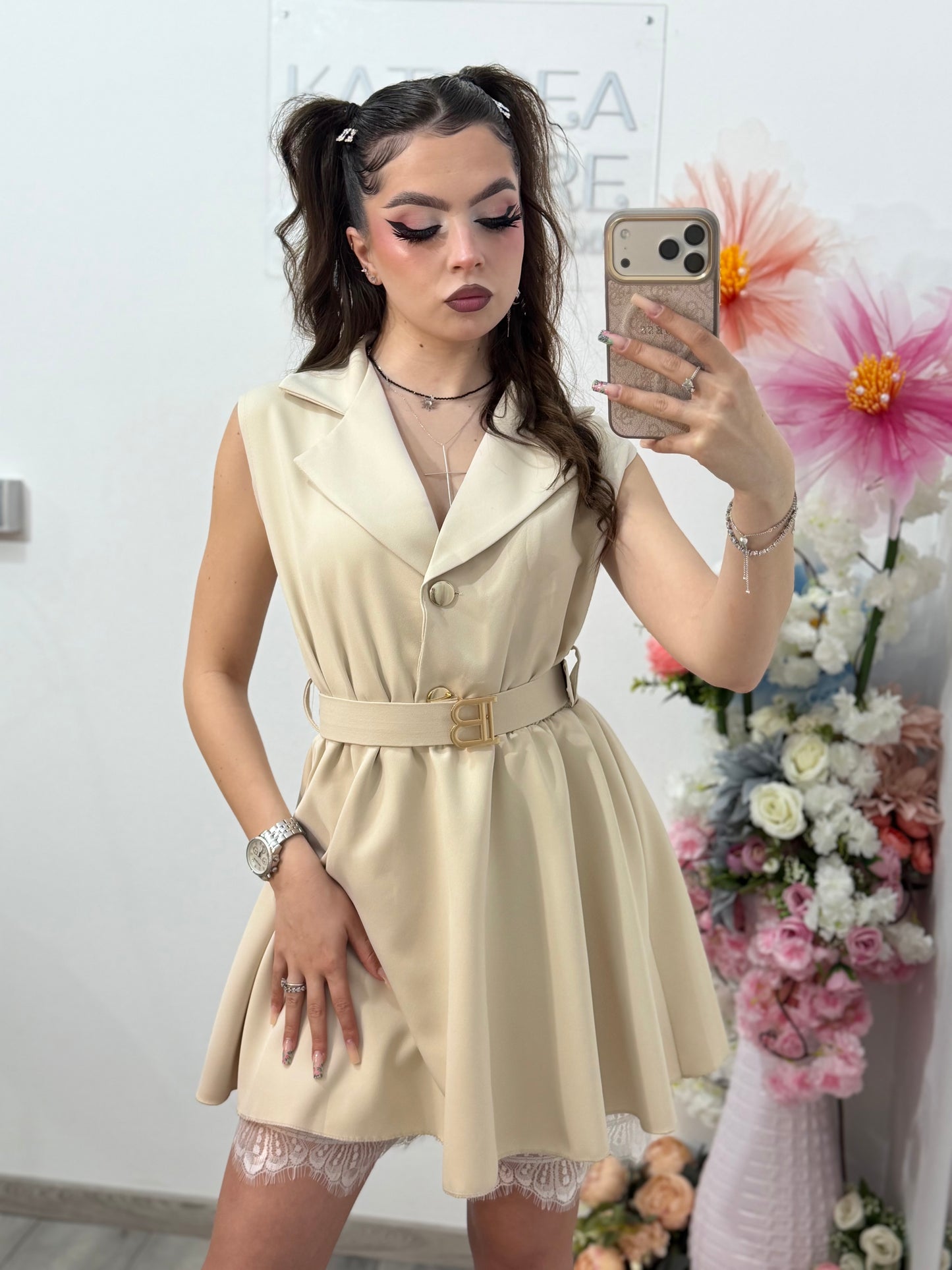 Salopetă elegantă cu dantela bej BABY