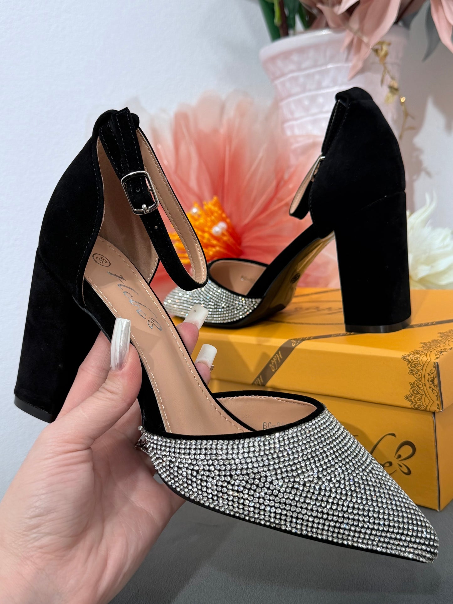 Pantofi eleganți negri cu cristale ștanțate MARA