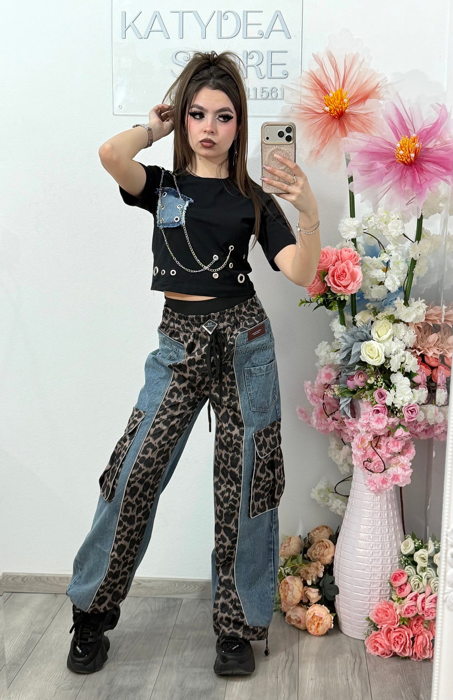 Tricou crop cu inserție din denim și accesorii MYA