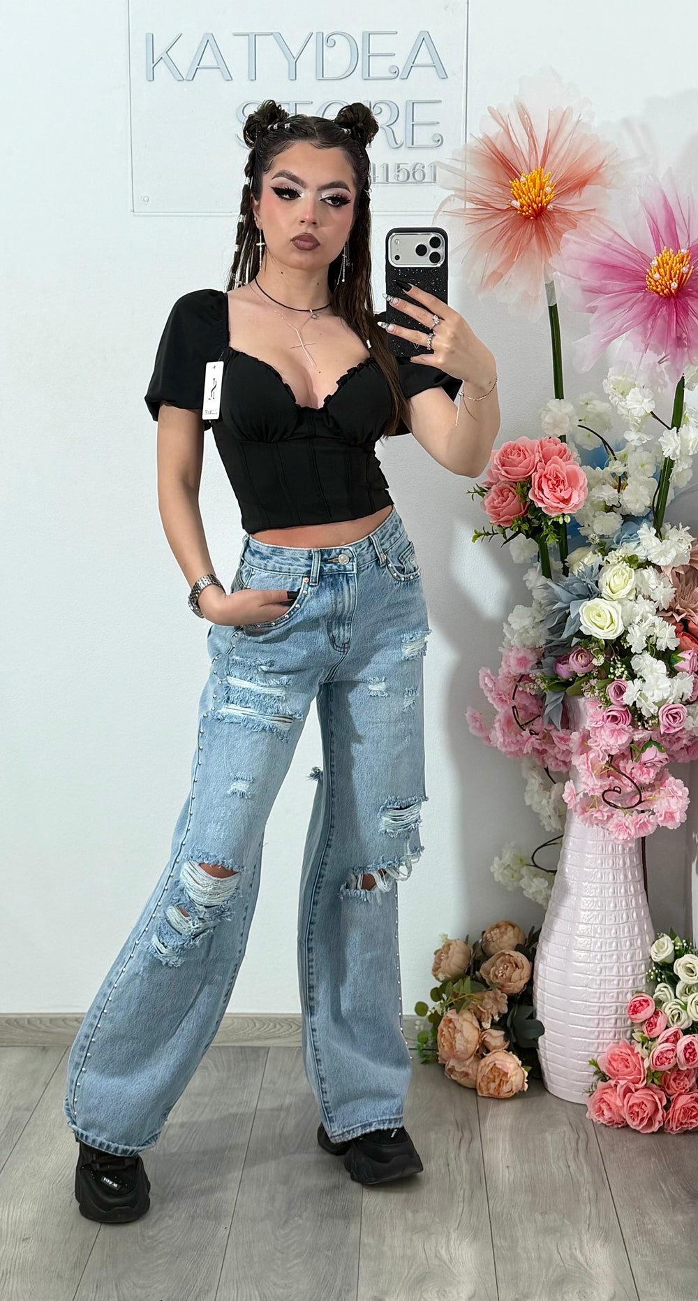 Jeans cu rupturi si capse ELISSE