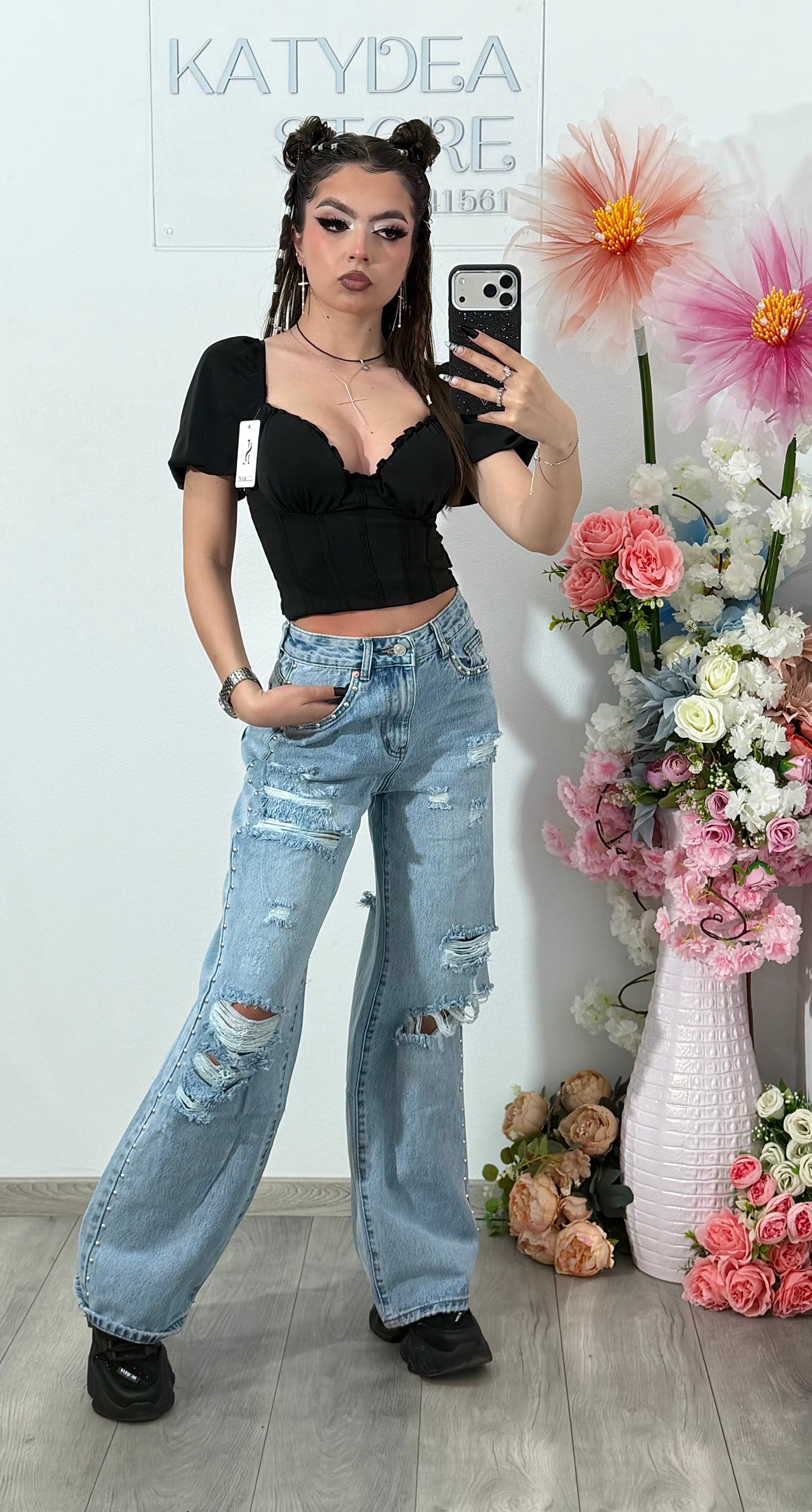 Jeans cu rupturi si capse ELISSE