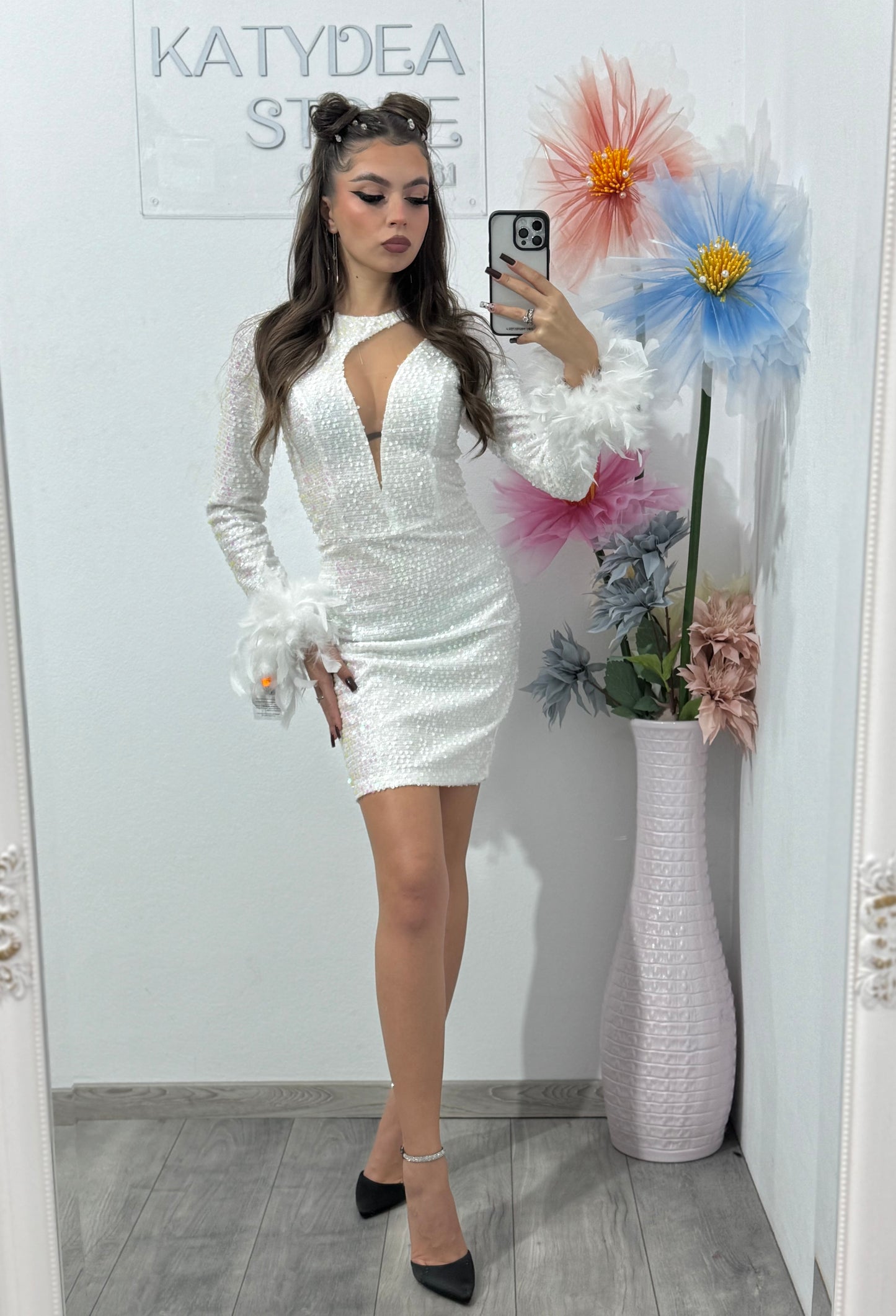 Rochie de seară scurtă cu pene și paiete – eleganță și rafinament WHITE