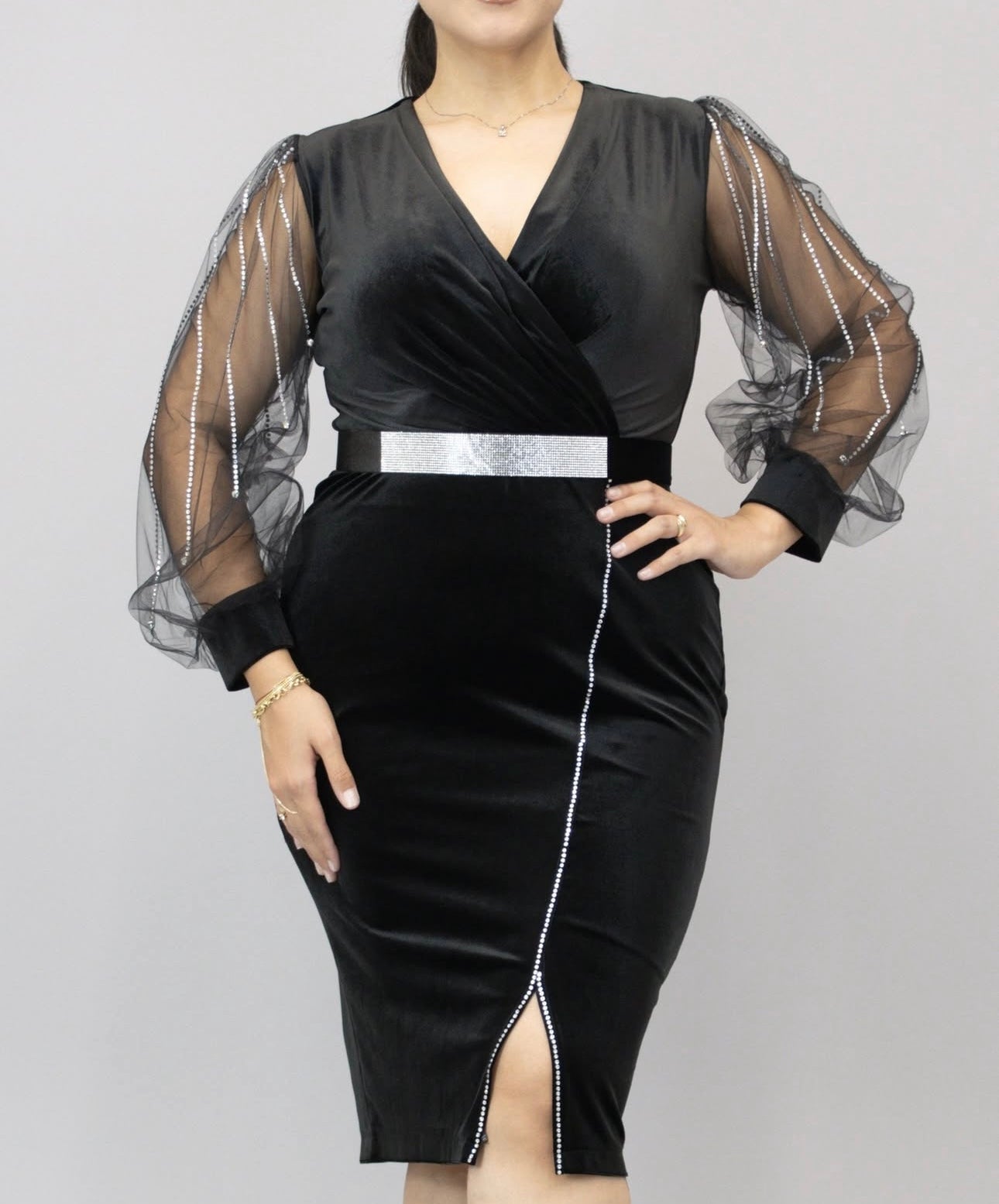 Rochie midi neagră de seară cu mâneci transparente și detalii glitter