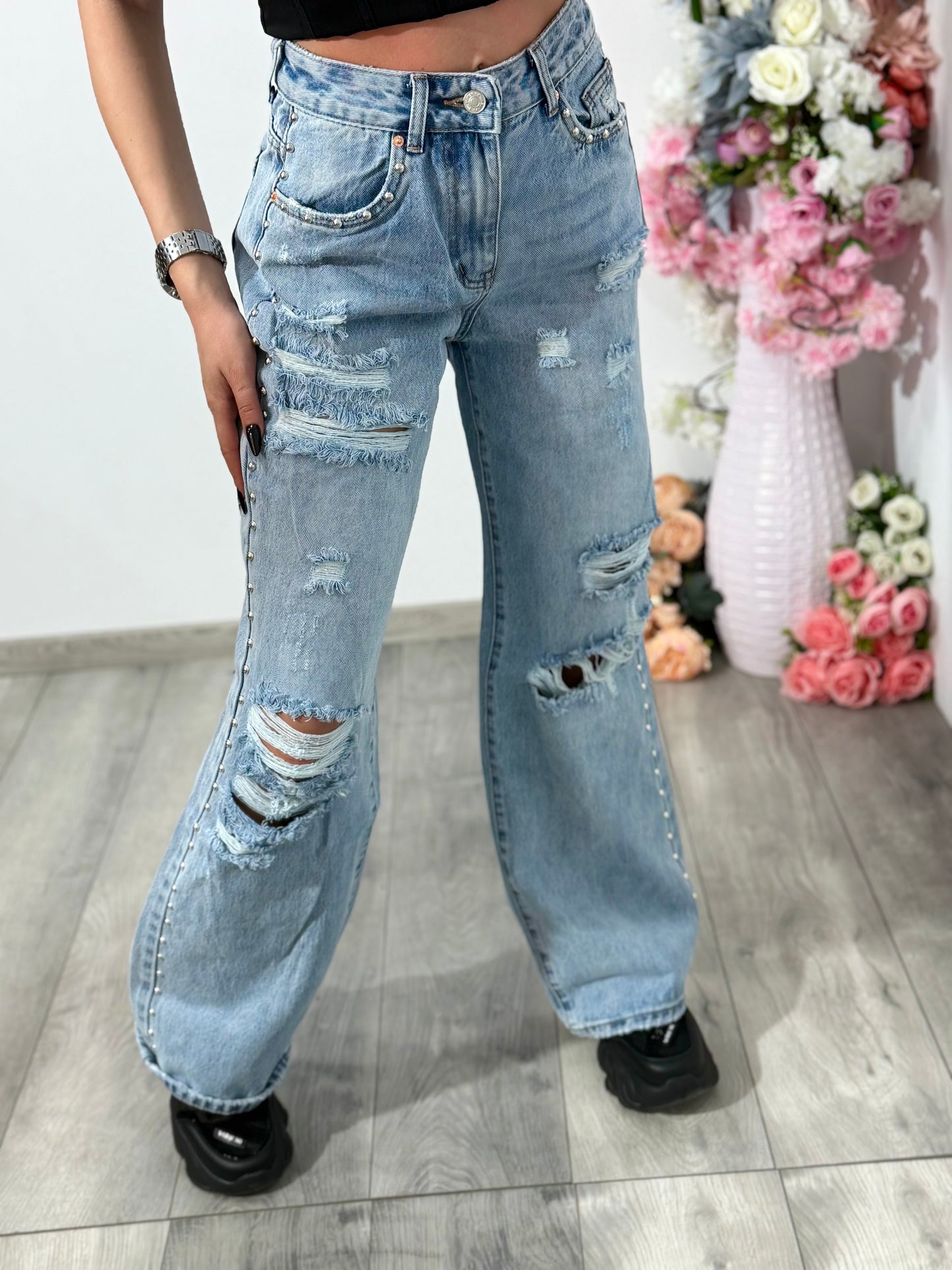 Jeans cu rupturi si capse ELISSE