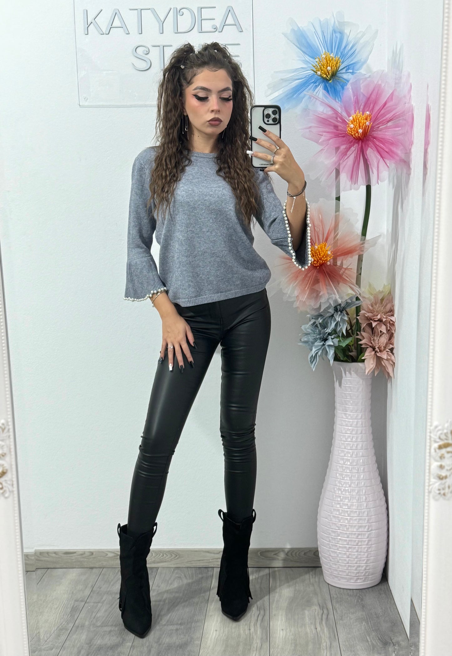 Bluză cu mâneca clopot și perle Roxanne